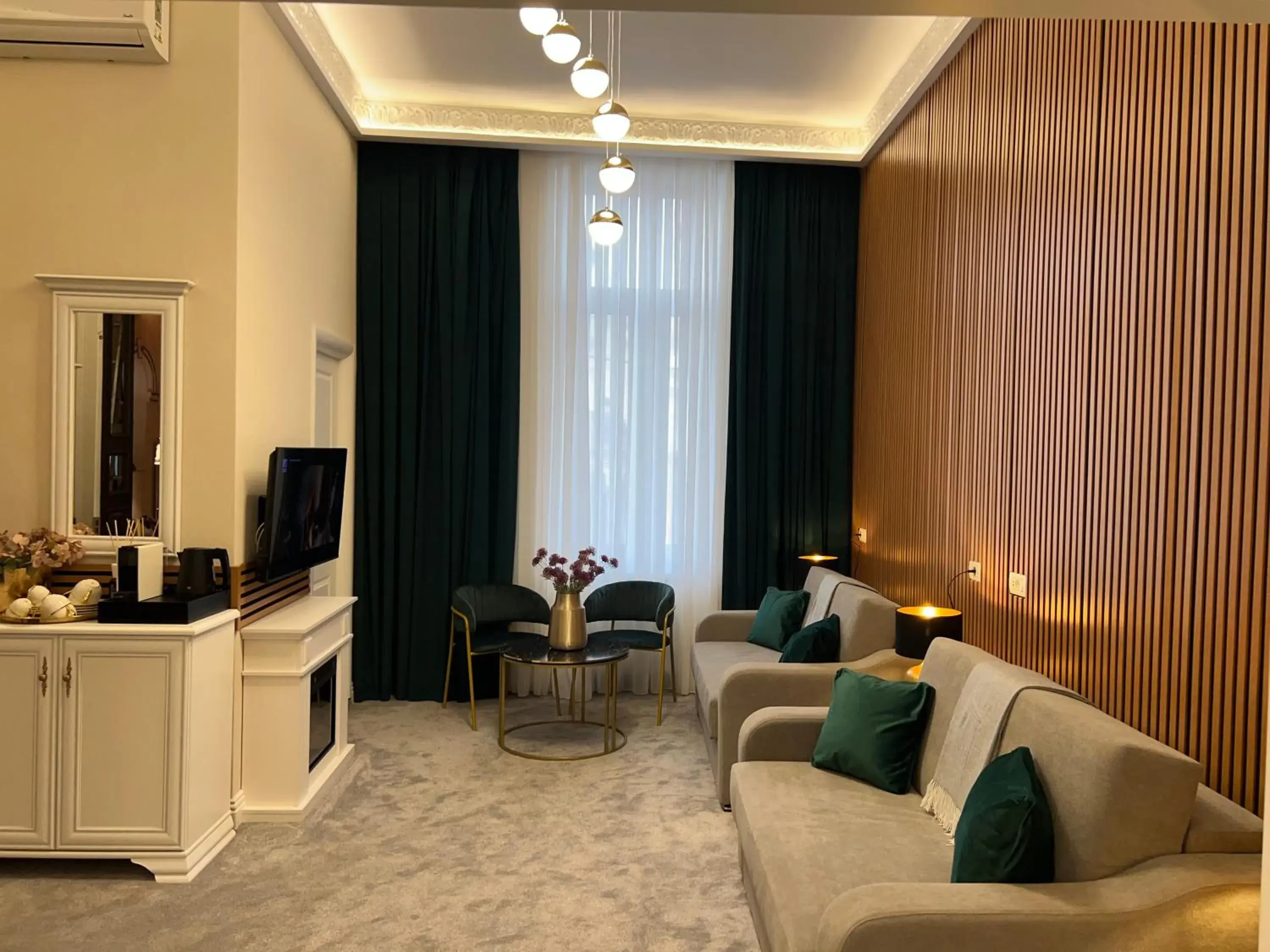 Deluxe One-Bedroom Apartment with City View - single occupancy in Bucharest Downtown Inn Deluxe One-Bedroom Apartment with City View - single occupancy in Bucharest Downtown Inn