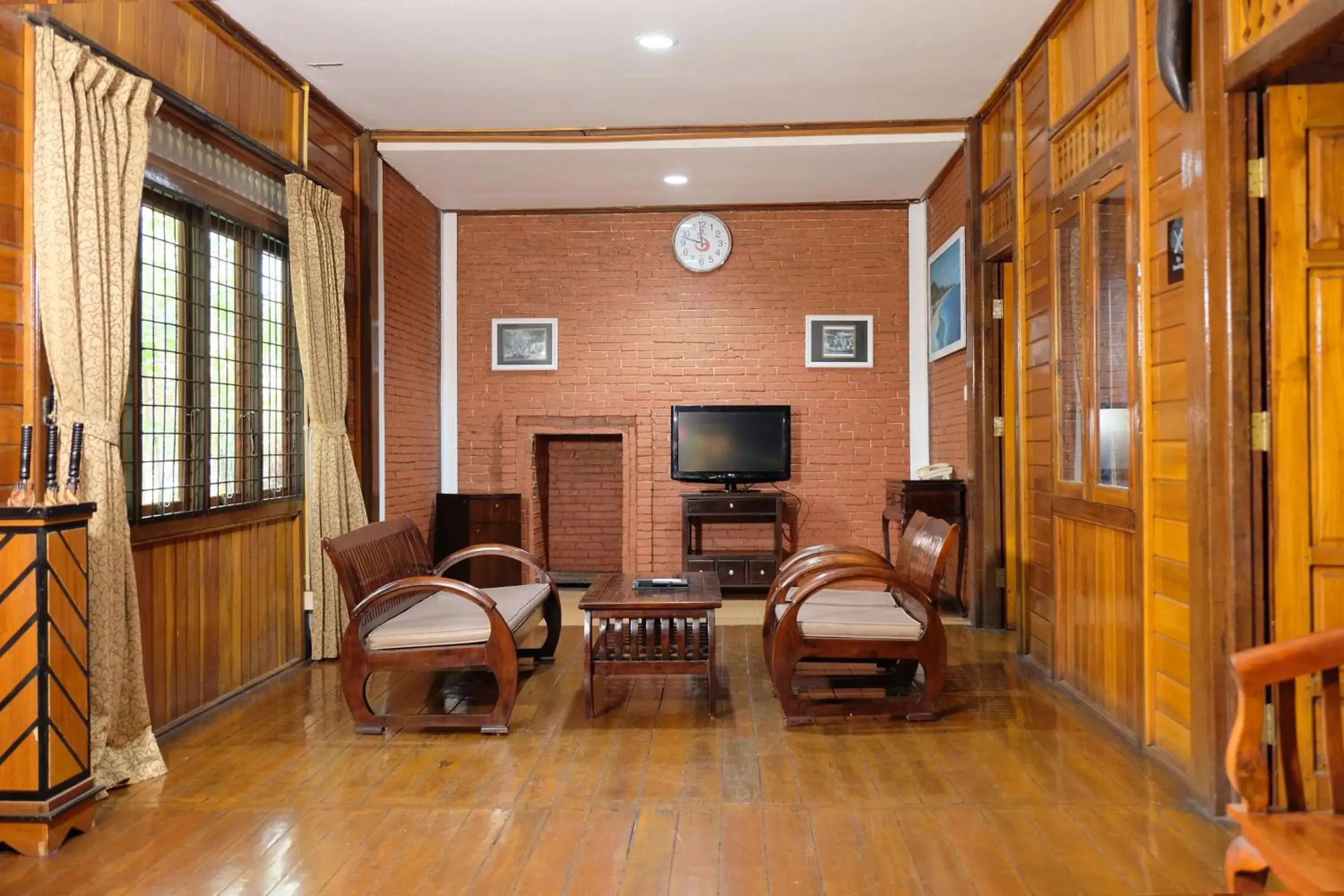 Superior Two-Bedroom Villa in Jambuluwuk Convention Hall & Resort Batu Superior Two-Bedroom Villa in Jambuluwuk Convention Hall & Resort Batu