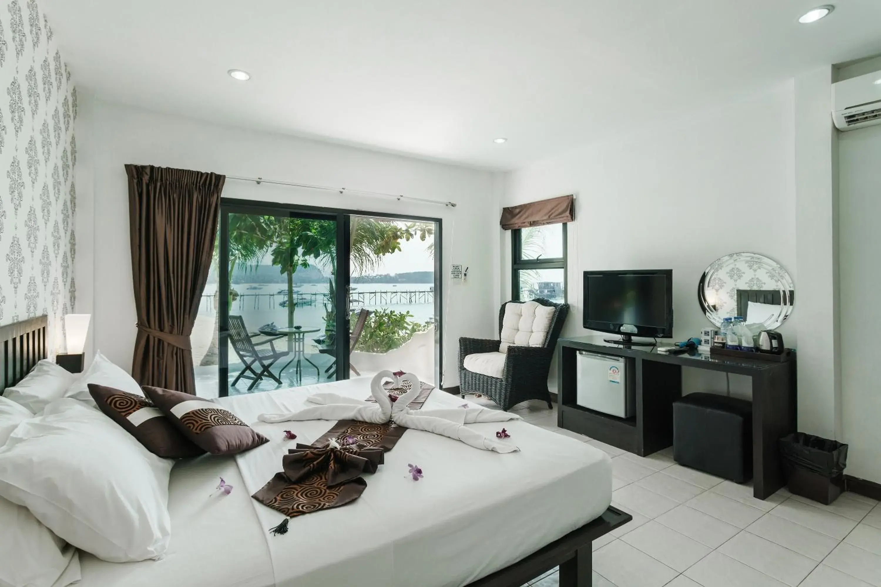 Deluxe Double Room - Beach Front in Samui Pier Beach Front & Resort Deluxe Double Room - Beach Front in Samui Pier Beach Front & Resort