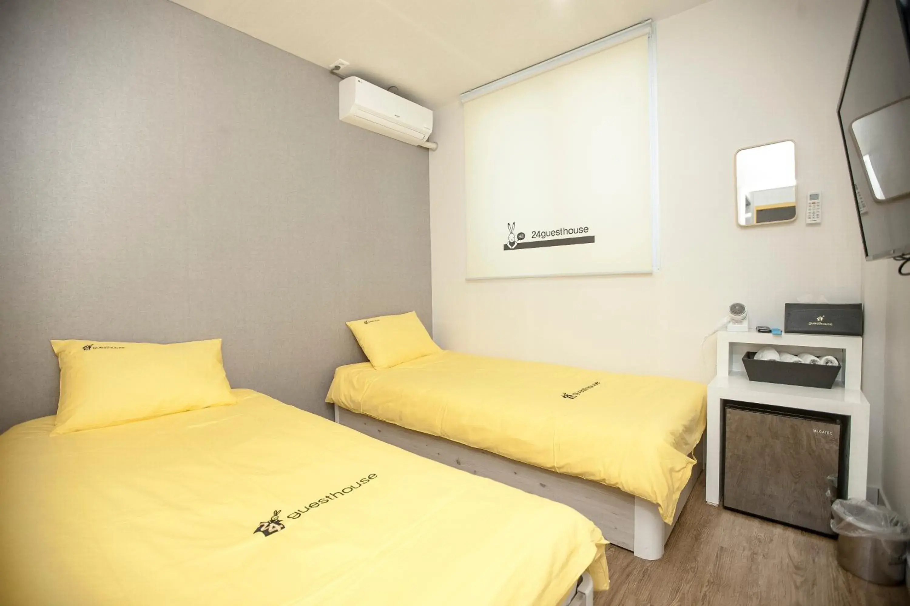 Twin Room with Private Bathroom in 24 Guesthouse Jeonju Twin Room with Private Bathroom in 24 Guesthouse Jeonju