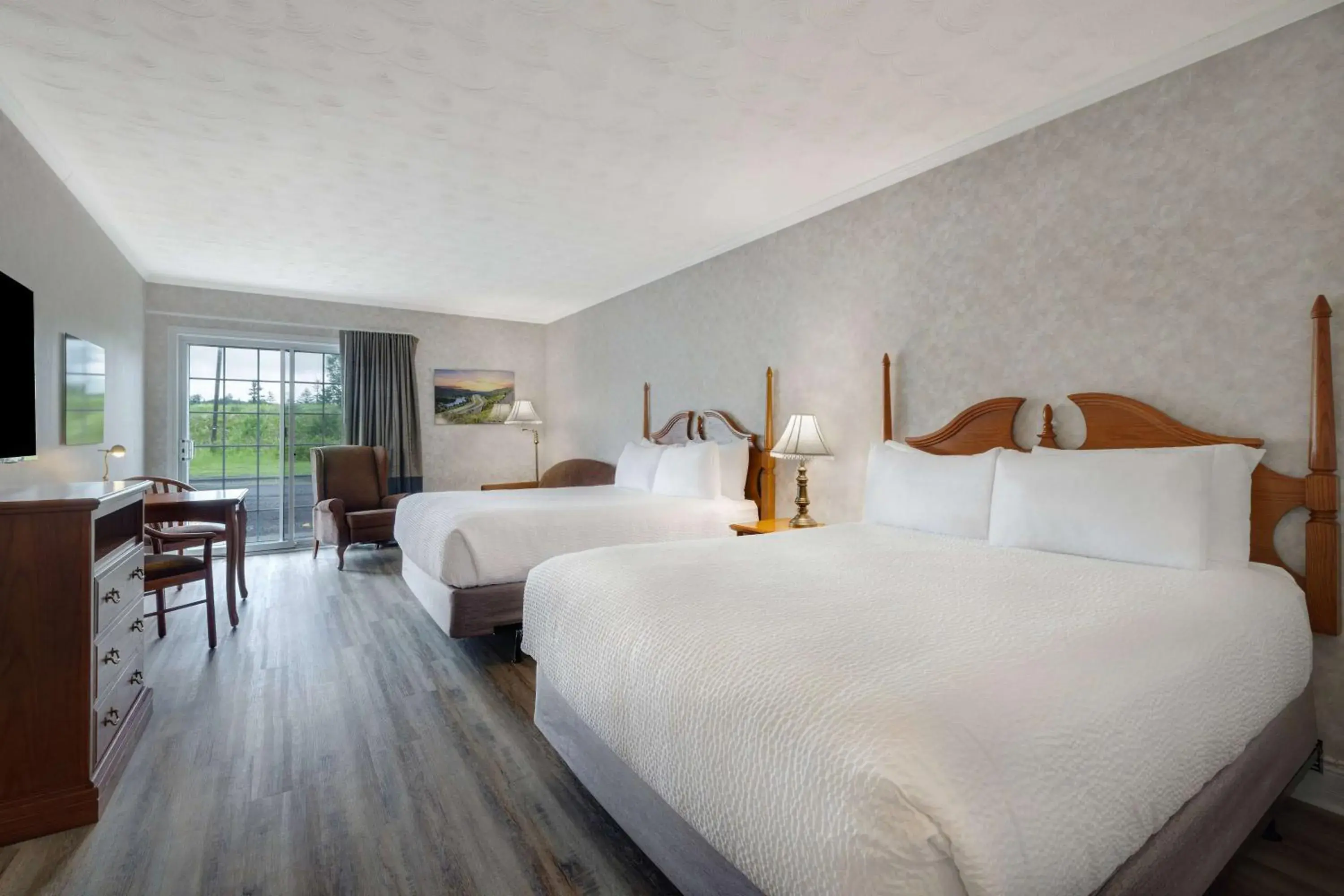 Queen Room with Two Queen Beds and Bath Tub - Mobility Accessible/Non-Smoking in Days Inn by Wyndham Edmundston Queen Room with Two Queen Beds and Bath Tub - Mobility Accessible/Non-Smoking in Days Inn by Wyndham Edmundston