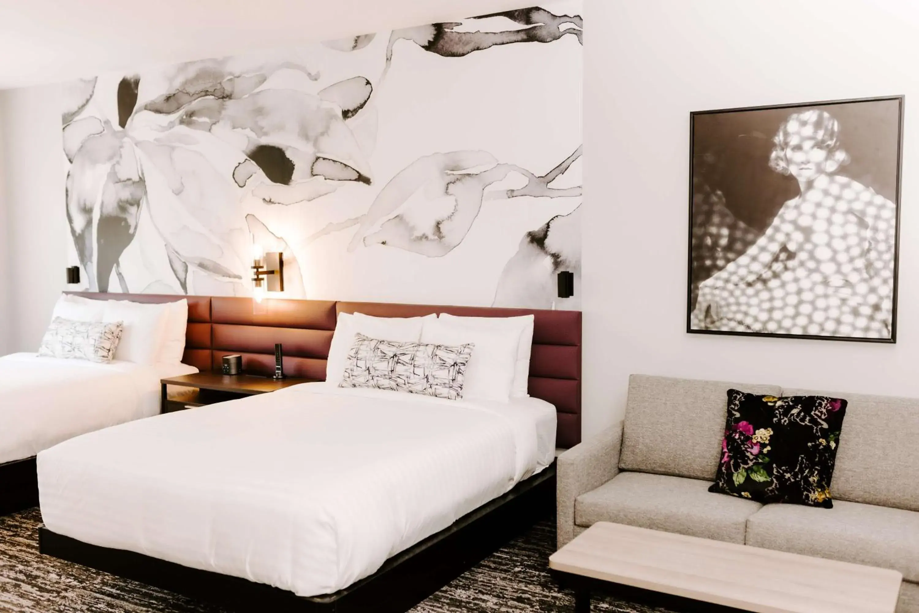 Queen Suite with Roll-In Shower and Sofa Bed - Disability Access/Non-Smoking in Aiden San Antonio Riverwalk Queen Suite with Roll-In Shower and Sofa Bed - Disability Access/Non-Smoking in Aiden San Antonio Riverwalk