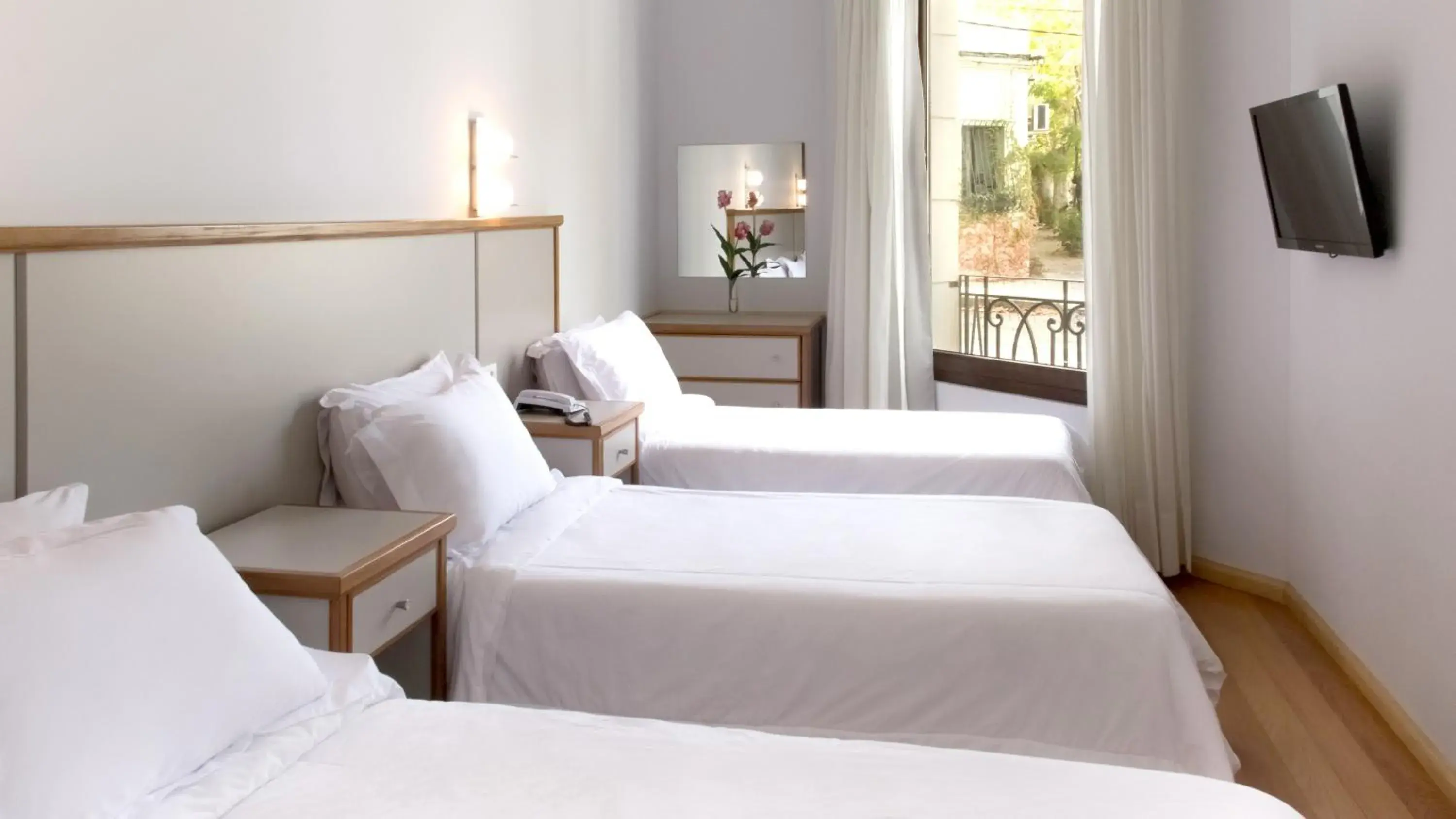 Superior Triple Room in Hotel Italiano Superior Triple Room in Hotel Italiano