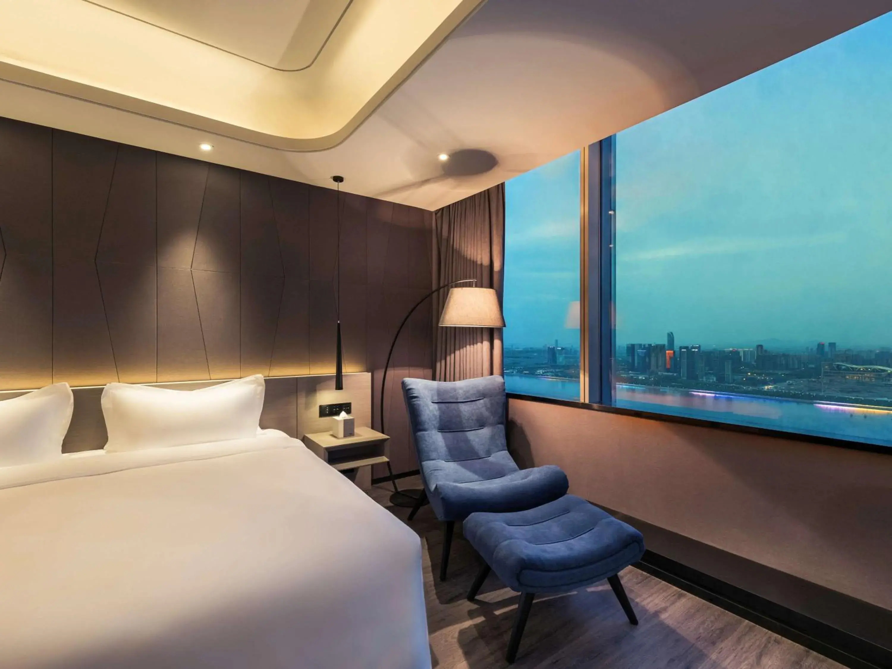 Deluxe Twin Room with City View in Mercure Hangzhou Qianjiang Deluxe Twin Room with City View in Mercure Hangzhou Qianjiang