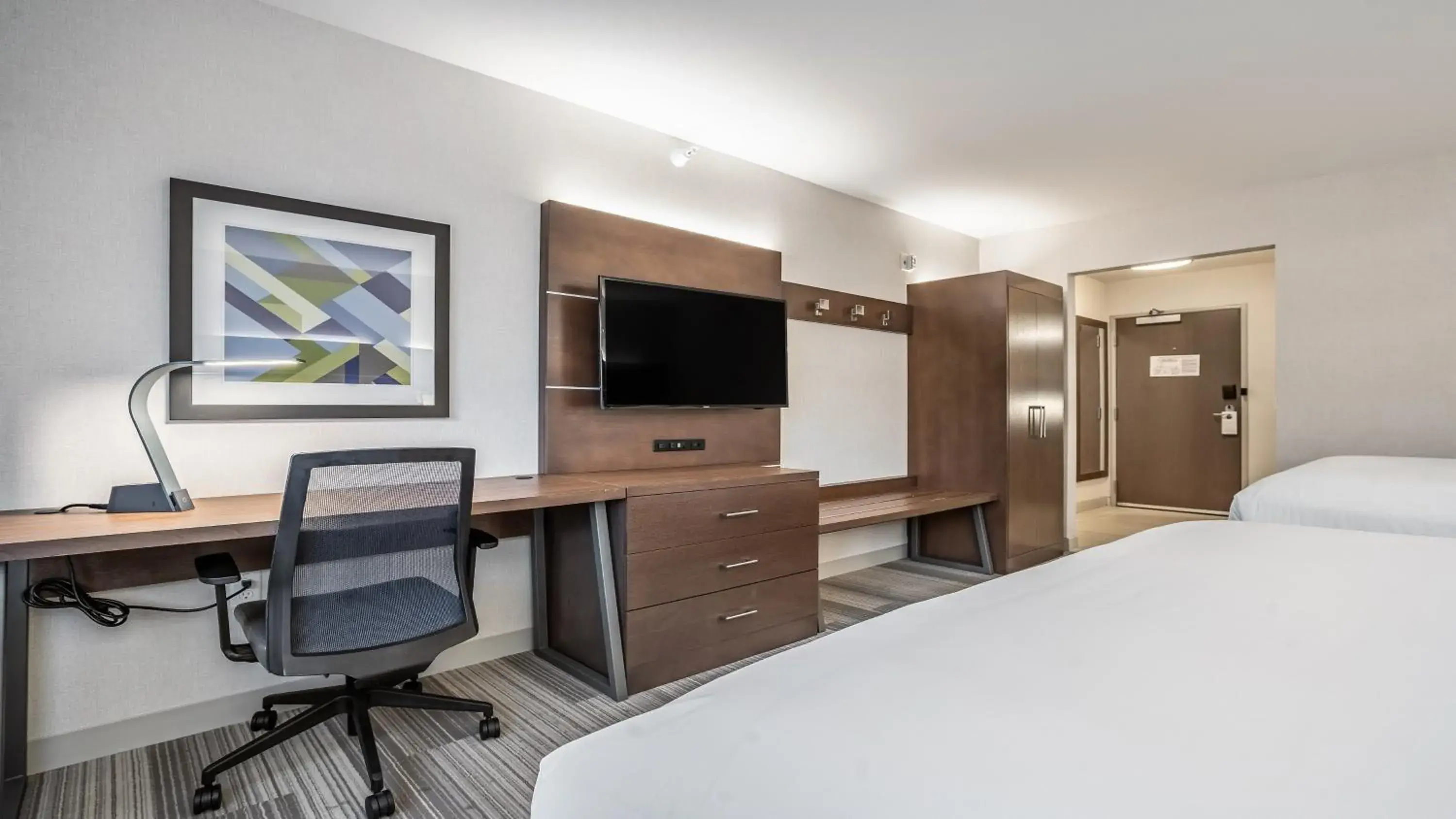 Standard Queen Room with Two Queen Beds - Communications Accessible in Holiday Inn Express & Suites Platteville by IHG Standard Queen Room with Two Queen Beds - Communications Accessible in Holiday Inn Express & Suites Platteville by IHG