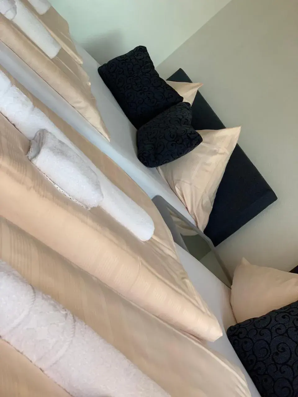 Basic Triple Room in Hotel Restaurant Memo Basic Triple Room in Hotel Restaurant Memo