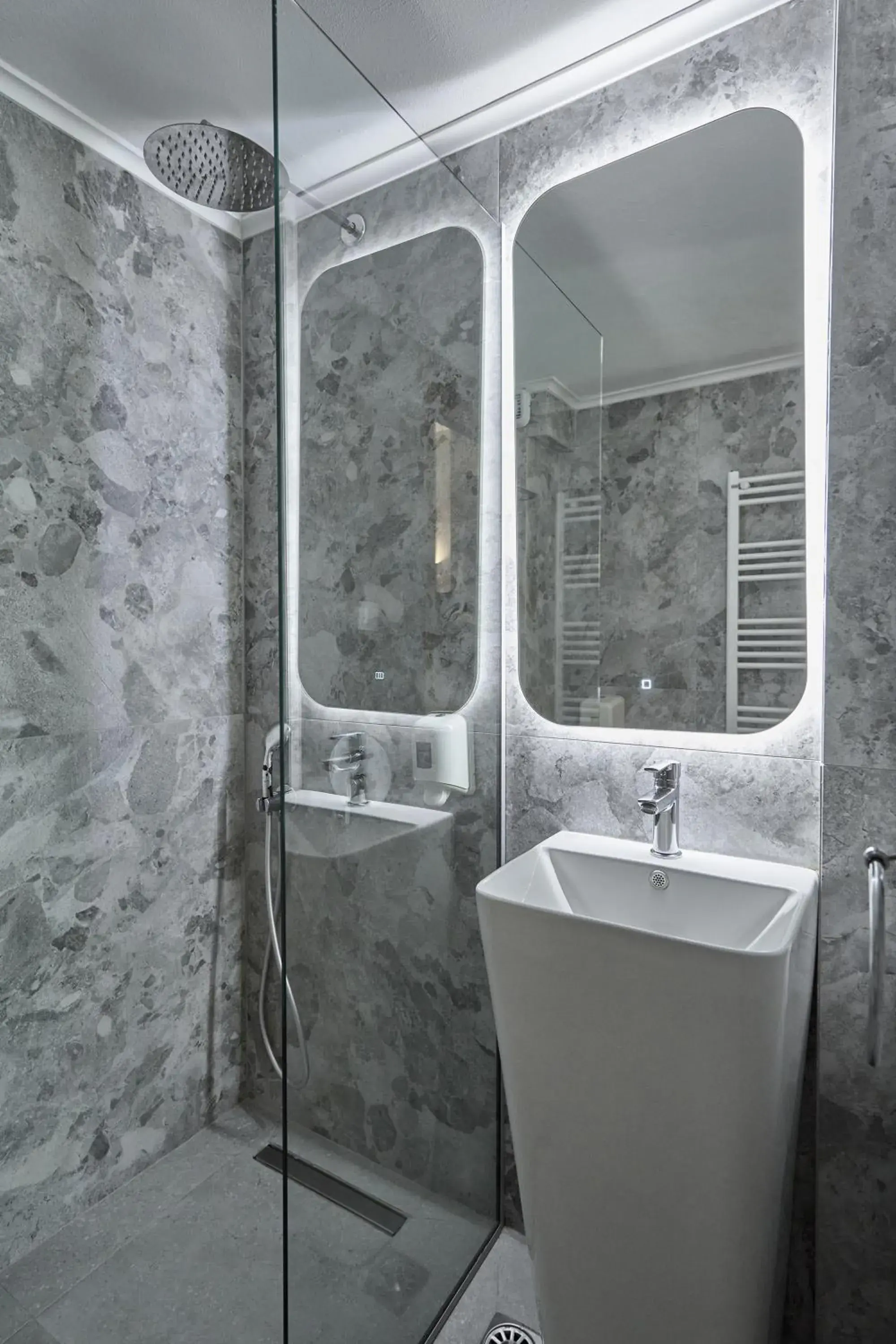 Double or Twin Room in Iris Hotel Double or Twin Room in Iris Hotel