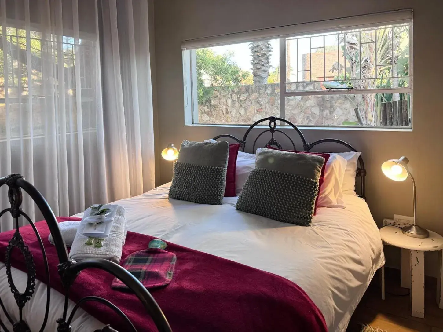 Deluxe Double Room with Shower in 59 On True North Guest Rooms Deluxe Double Room with Shower in 59 On True North Guest Rooms