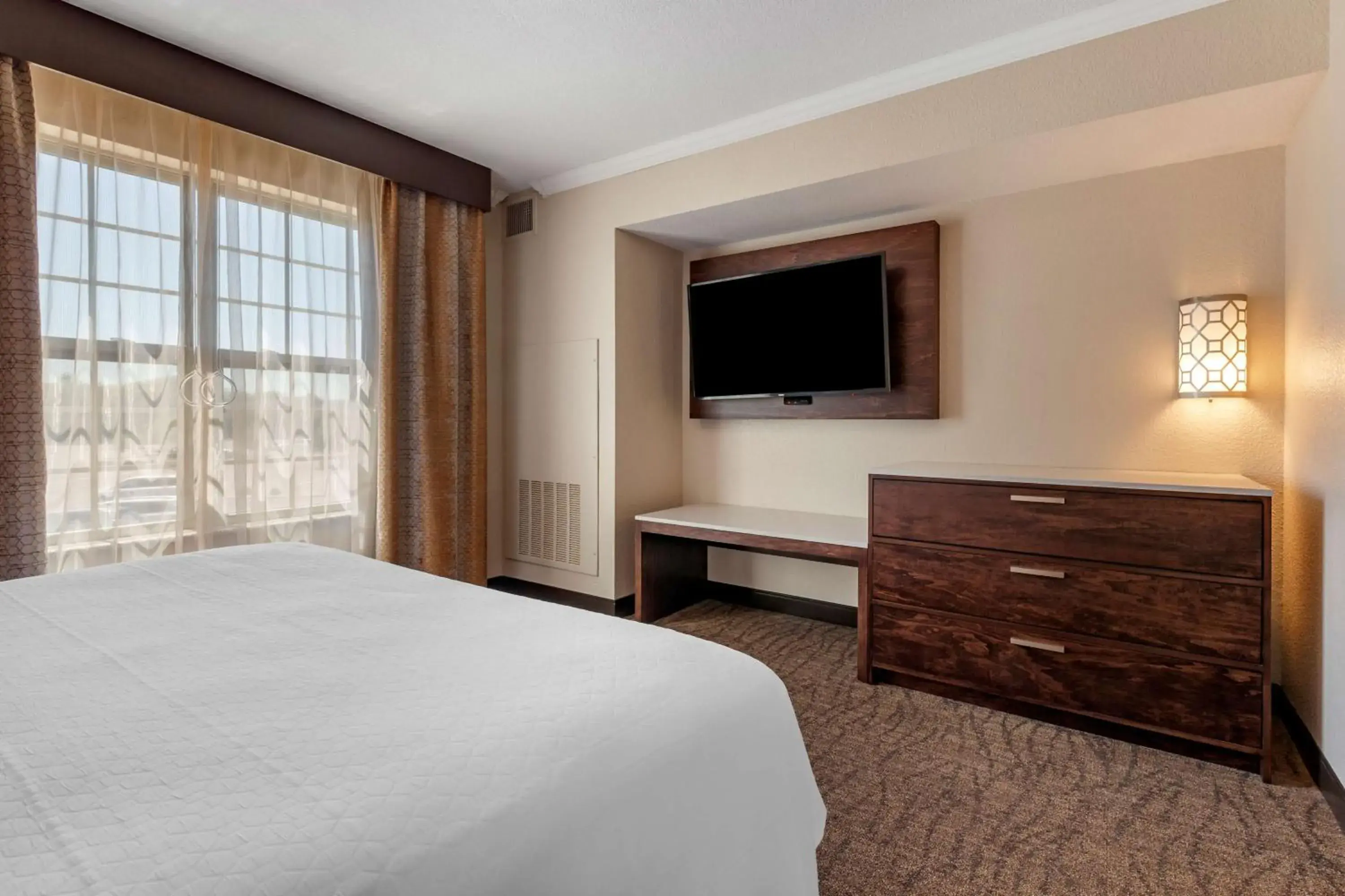 King Suite with Roll-In Shower - Mobility Accessible/Non-Smoking in Best Western Premier Bridgewood Hotel Resort King Suite with Roll-In Shower - Mobility Accessible/Non-Smoking in Best Western Premier Bridgewood Hotel Resort