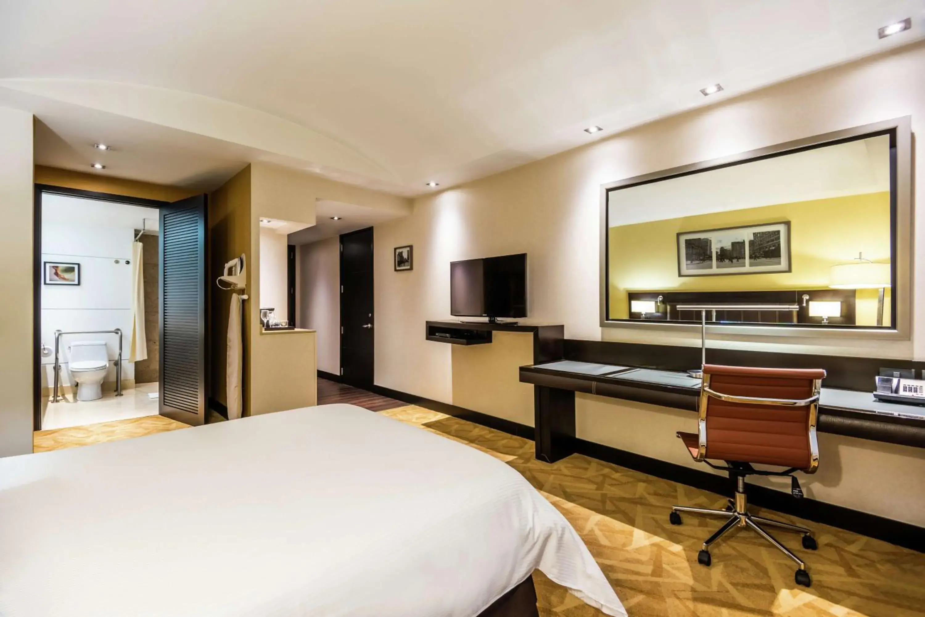 Queen Room - Disability Access in Hilton Bogotá Queen Room - Disability Access in Hilton Bogotá