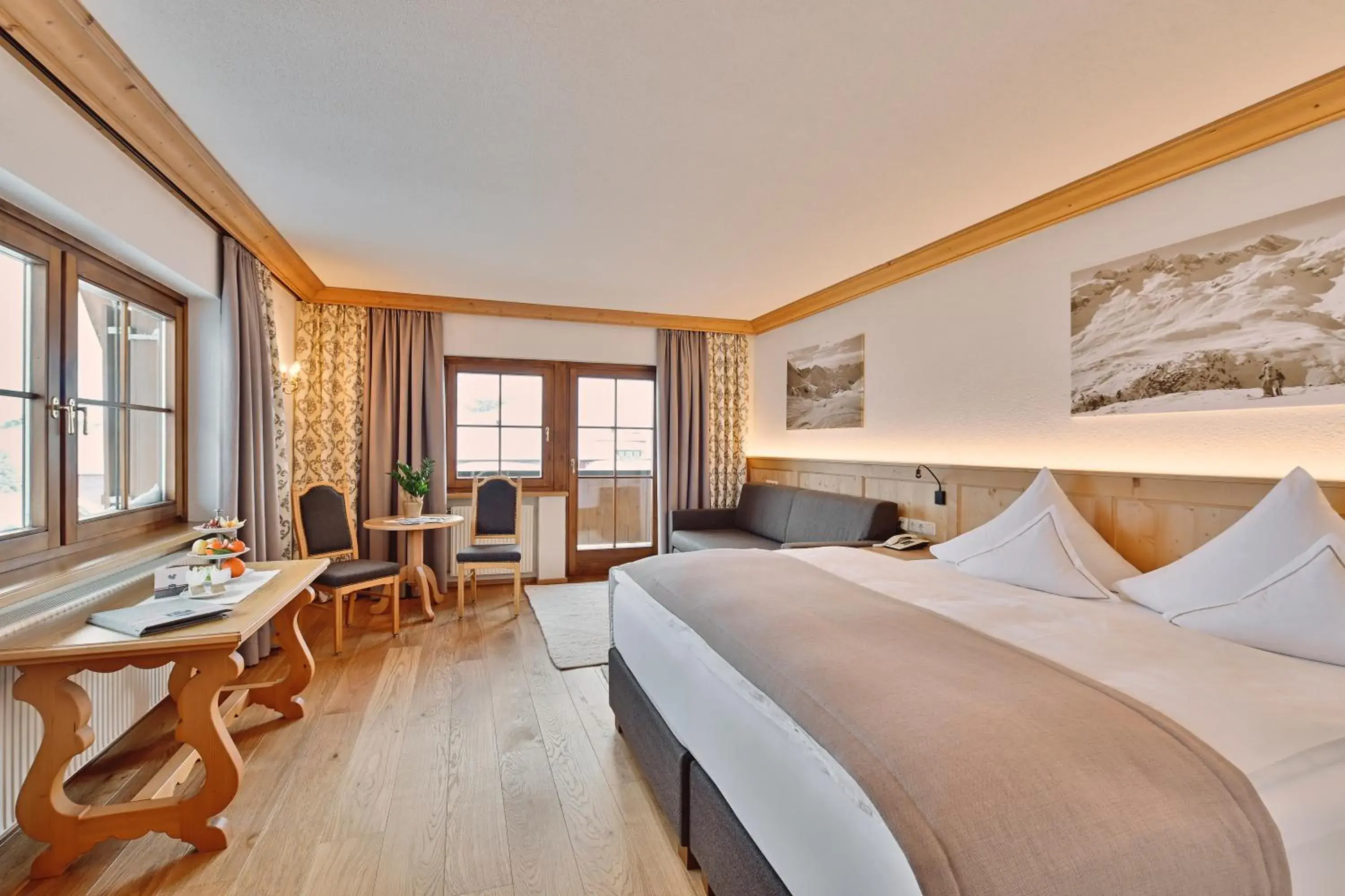 Comfort Double Room in Hotel Enzian Comfort Double Room in Hotel Enzian