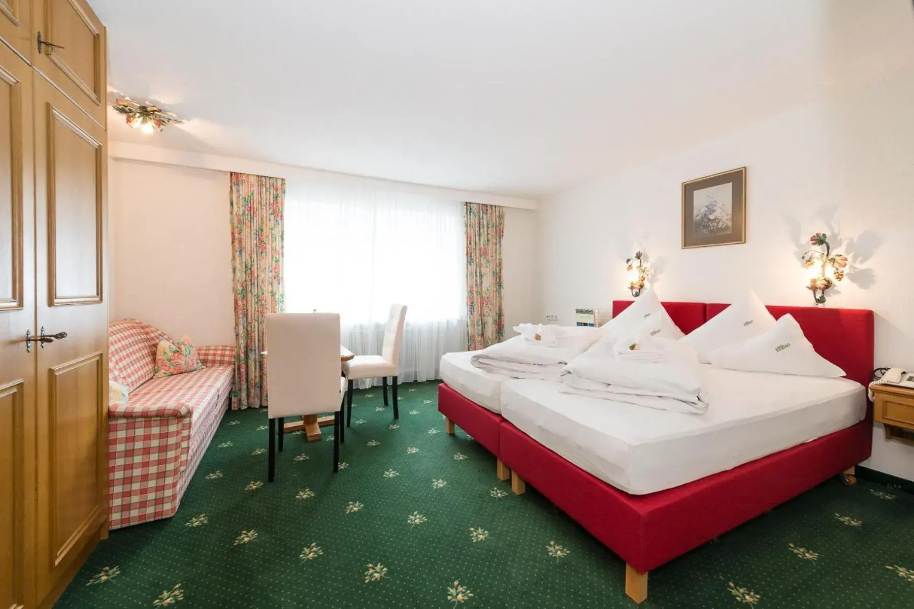 Standard Double Room in Hotel Enzian Standard Double Room in Hotel Enzian