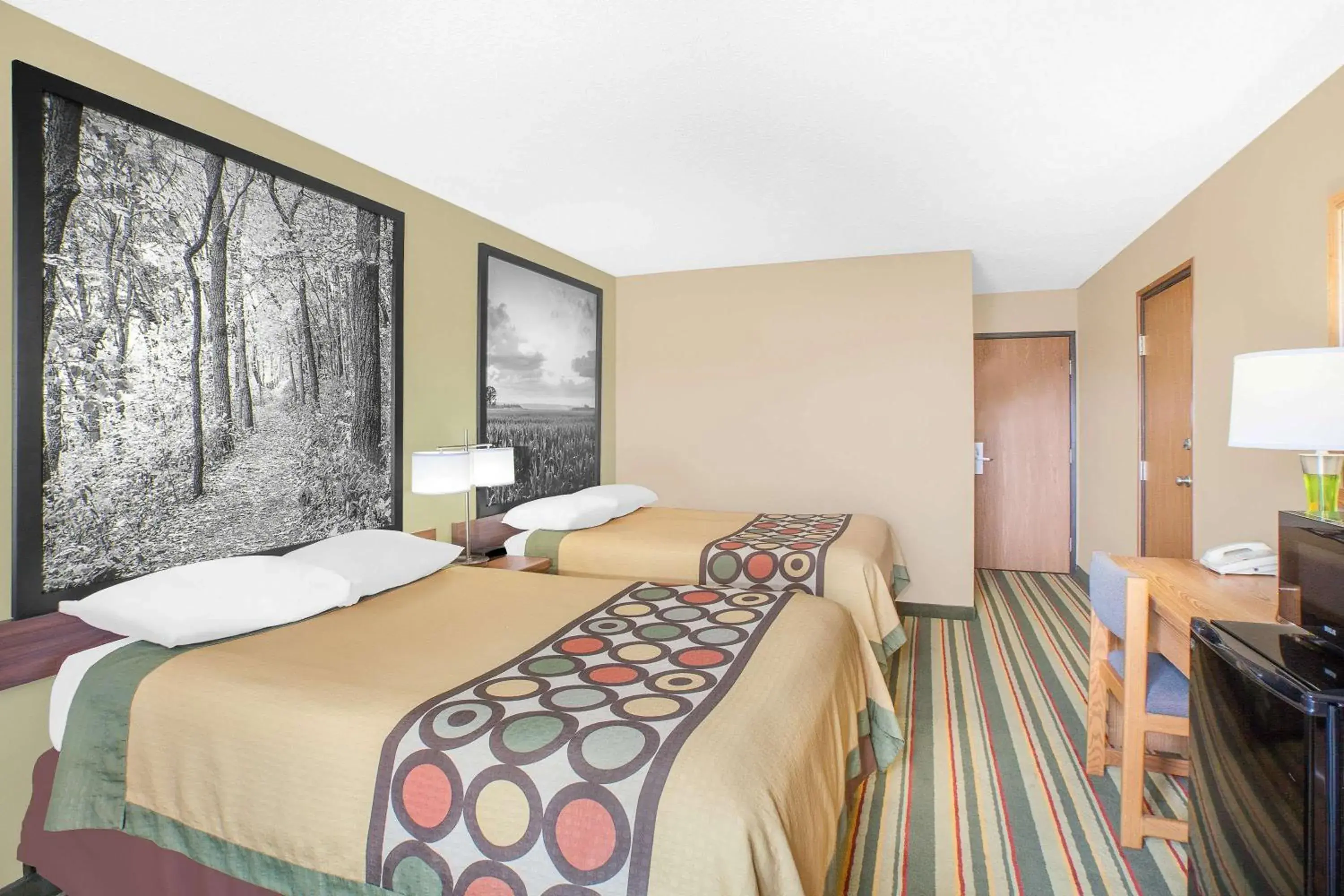 Double Room with Two Double Beds - Non-Smoking in Super 8 by Wyndham Mt Pleasant Double Room with Two Double Beds - Non-Smoking in Super 8 by Wyndham Mt Pleasant