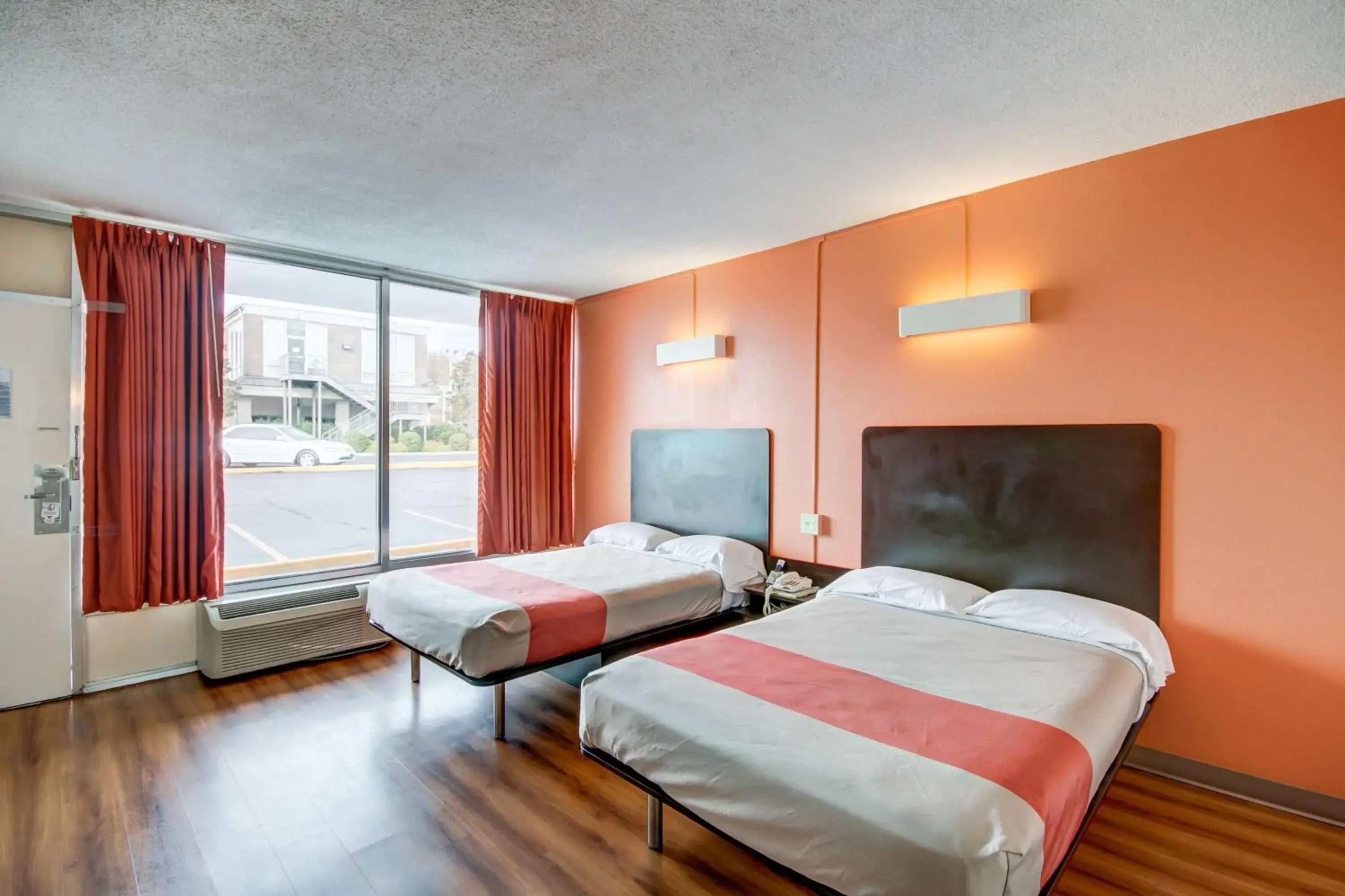 Deluxe Quadruple Room - Smoking in Motel 6-Somerset, KY Deluxe Quadruple Room - Smoking in Motel 6-Somerset, KY