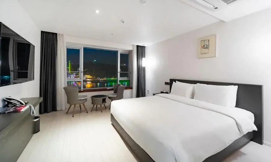 Haven Double Room With Ocean View and High Floor in Yeosu Hotel Haven Haven Double Room With Ocean View and High Floor in Yeosu Hotel Haven