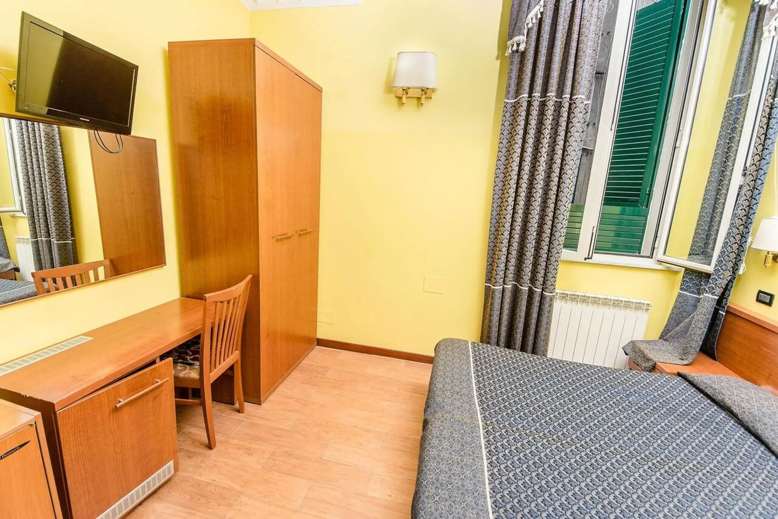 Deluxe Single Room in Hostel Beautiful Deluxe Single Room in Hostel Beautiful