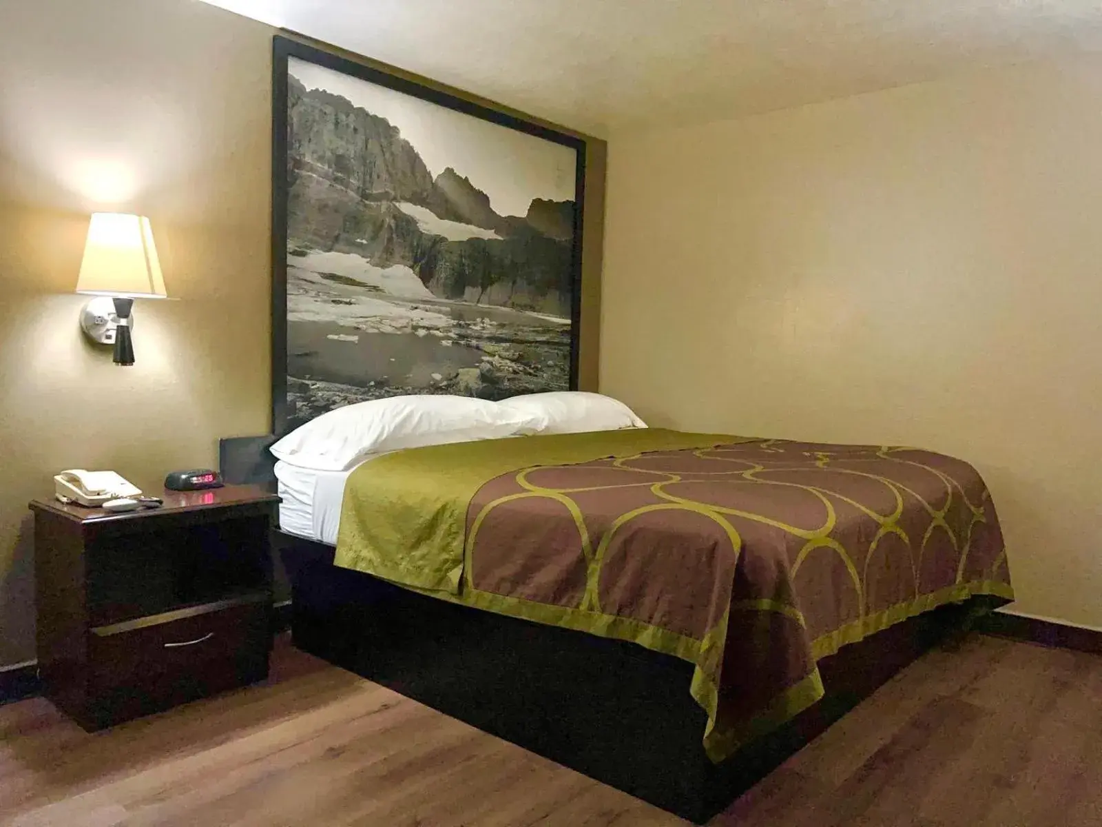 King Room - Non-Smoking in Super 8 by Wyndham Ogden, Utah King Room - Non-Smoking in Super 8 by Wyndham Ogden, Utah