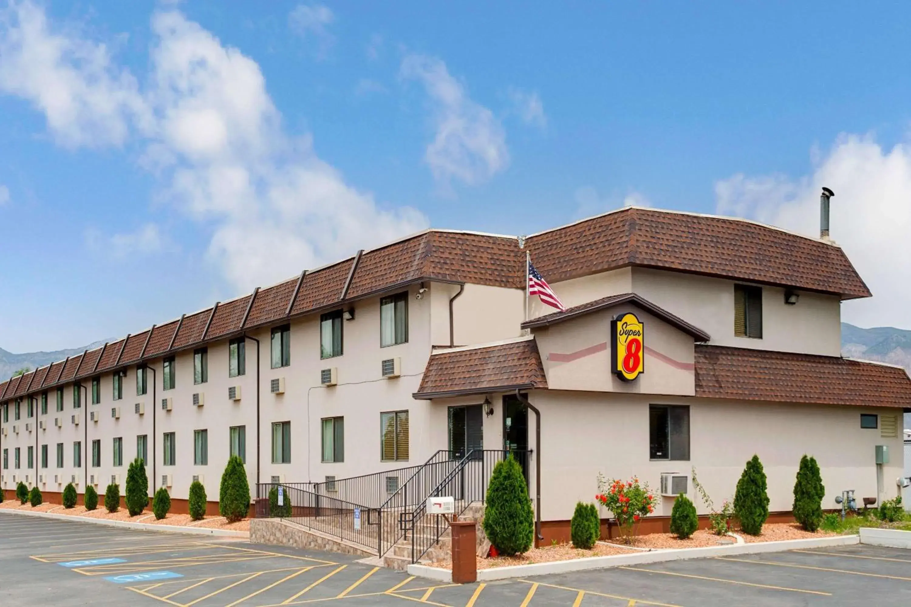 Queen Room - Non-Smoking in Super 8 by Wyndham Ogden, Utah Queen Room - Non-Smoking in Super 8 by Wyndham Ogden, Utah