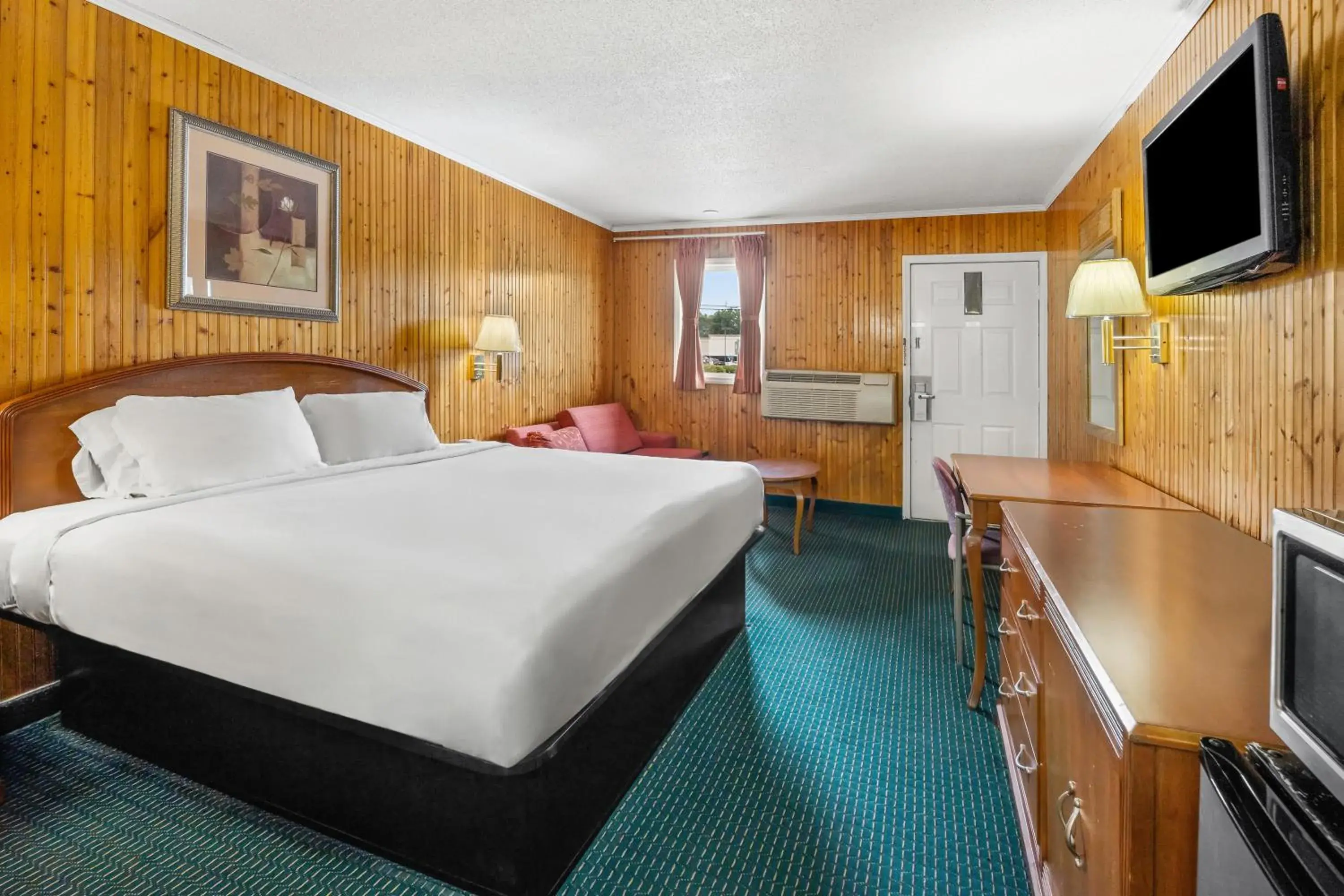 1 King Bed Non Smoking in Americas Best Value Inn - Roxboro 1 King Bed Non Smoking in Americas Best Value Inn - Roxboro
