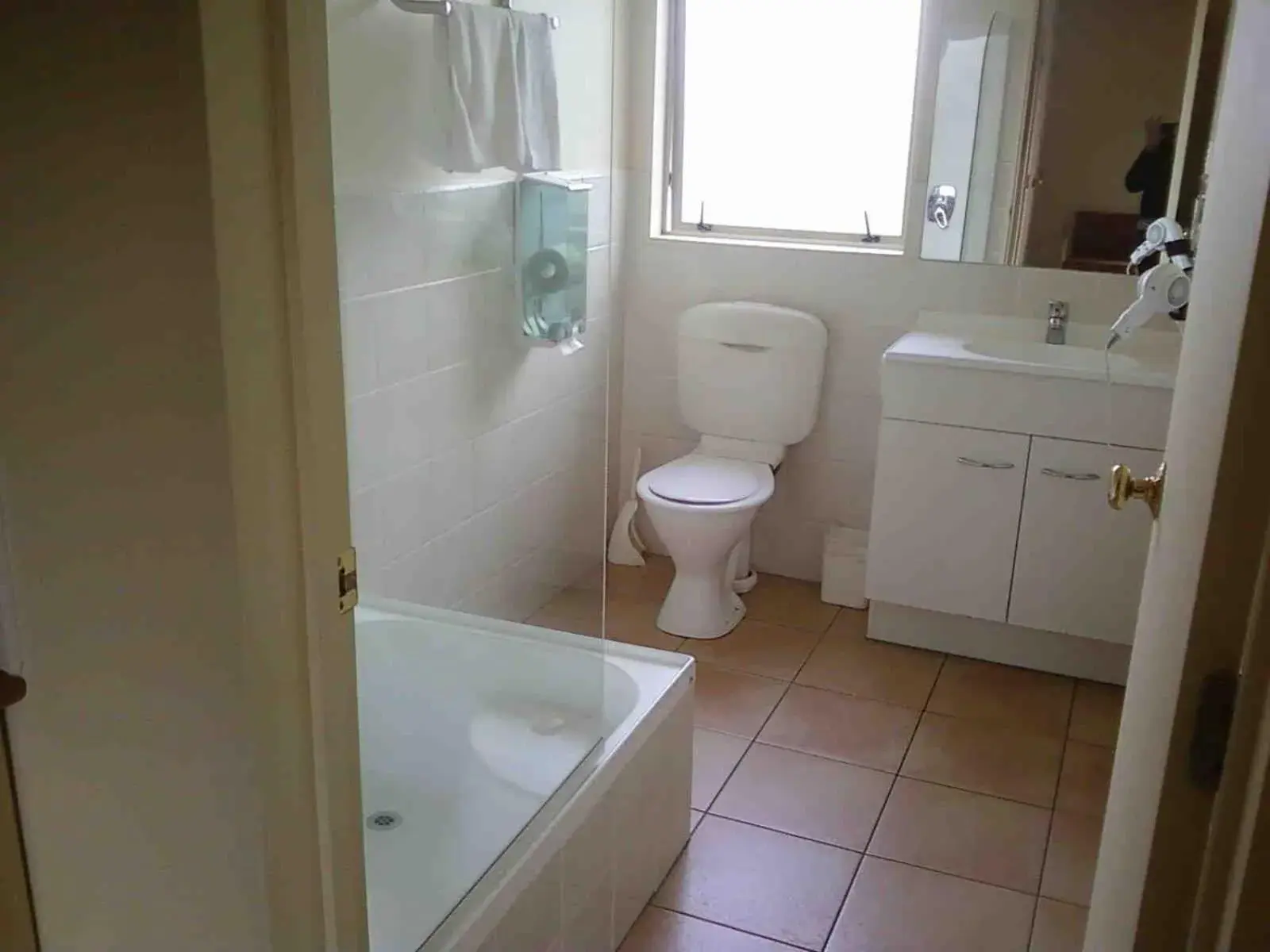 Two-Bedroom Apartment in Avondale Motor Inn Two-Bedroom Apartment in Avondale Motor Inn