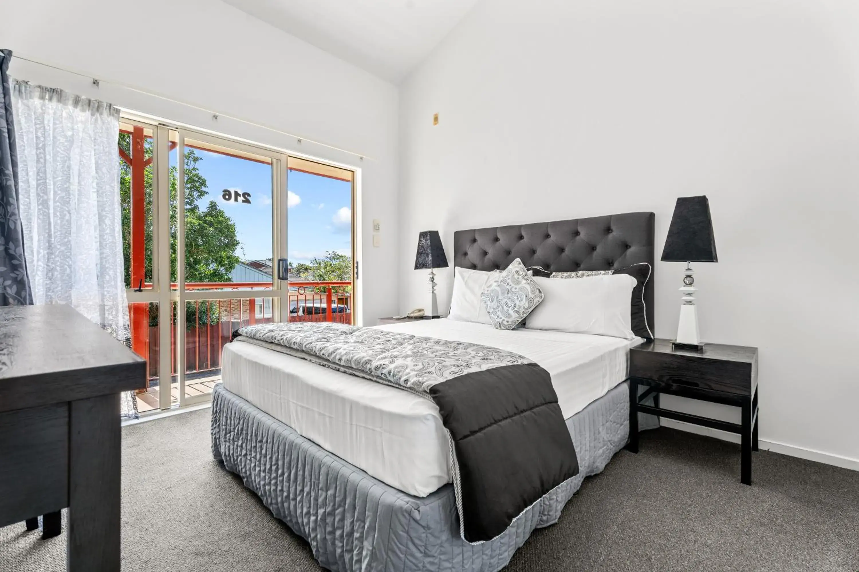 Deluxe Studio in Avondale Motor Inn Deluxe Studio in Avondale Motor Inn