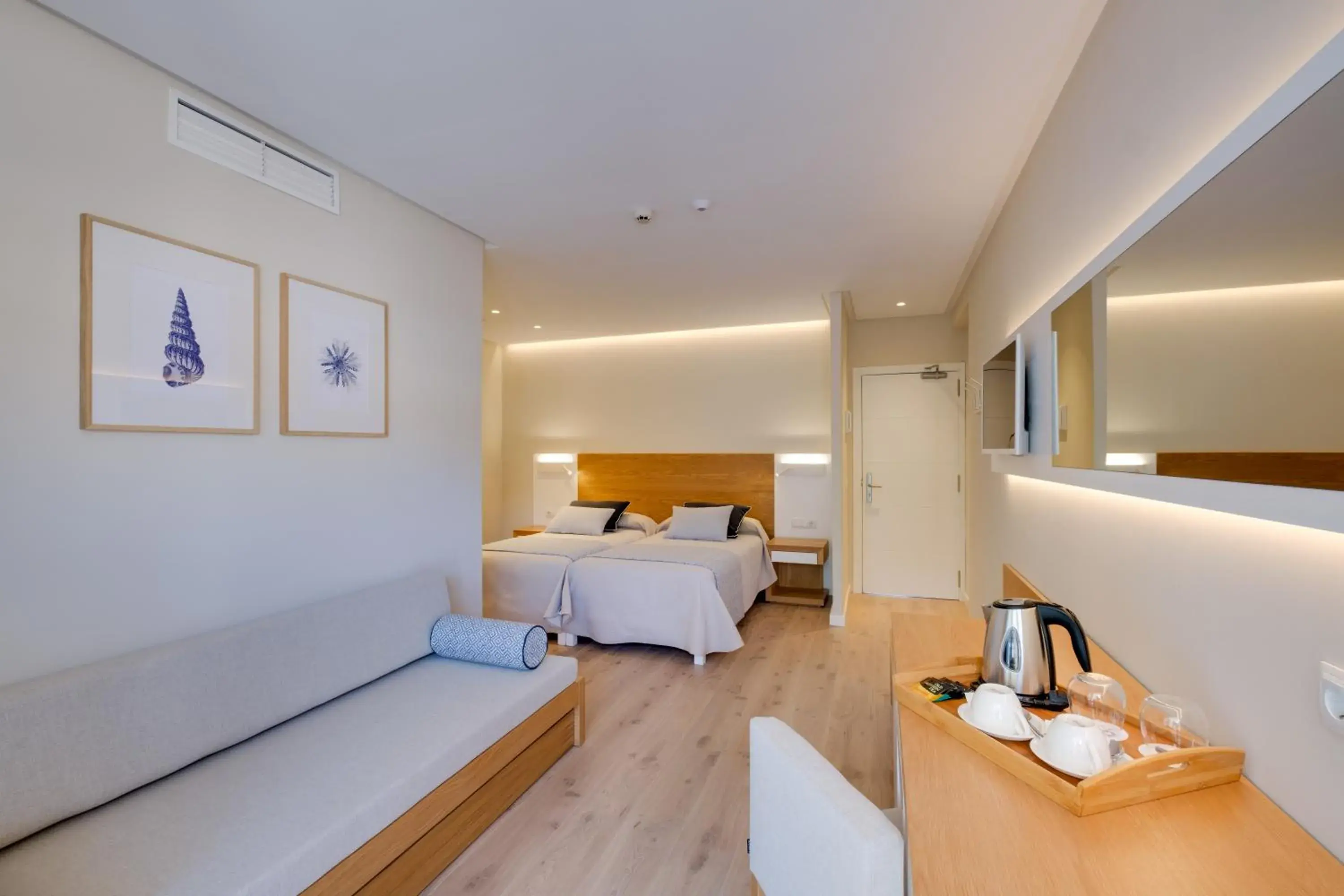 Superior Triple Room (3 Adults) in Hotel Eden Soller Superior Triple Room (3 Adults) in Hotel Eden Soller