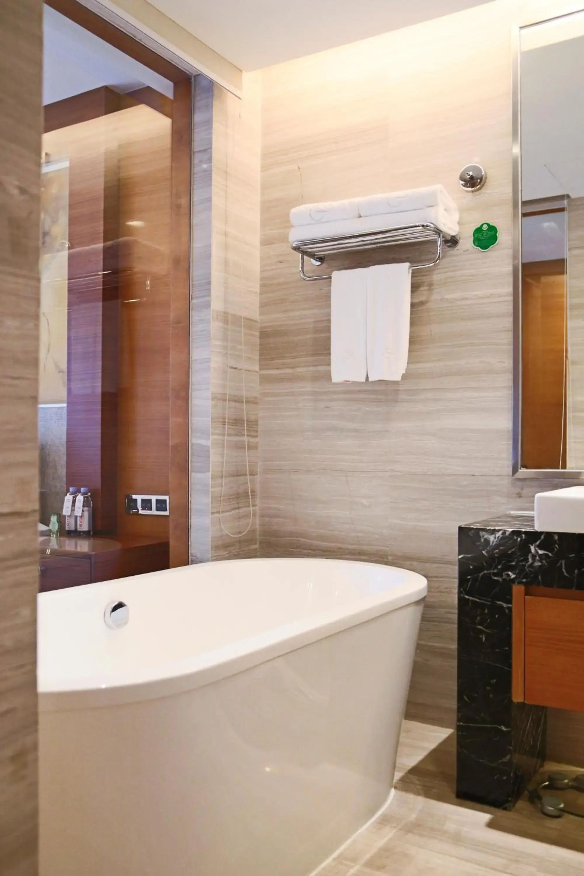 Superior Twin Room in Grand Skylight International Hotel Shenzhen Guanlan, Near Metro Station, Huawei, Foxcnn, Shenzhen North Railway Superior Twin Room in Grand Skylight International Hotel Shenzhen Guanlan, Near Metro Station, Huawei, Foxcnn, Shenzhen North Railway
