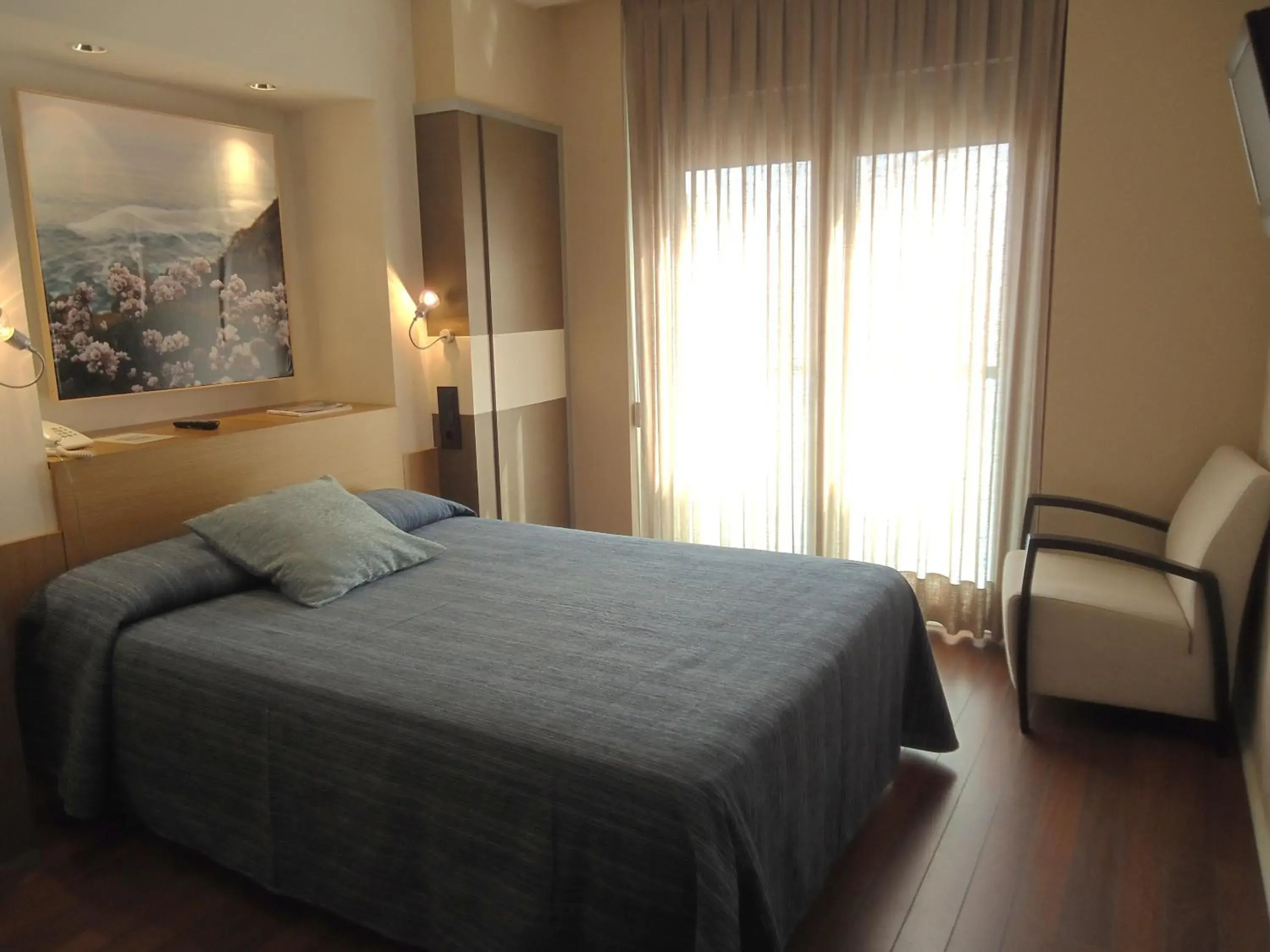 Single Room with Shower - single occupancy in Isla Nova Hotel Single Room with Shower - single occupancy in Isla Nova Hotel