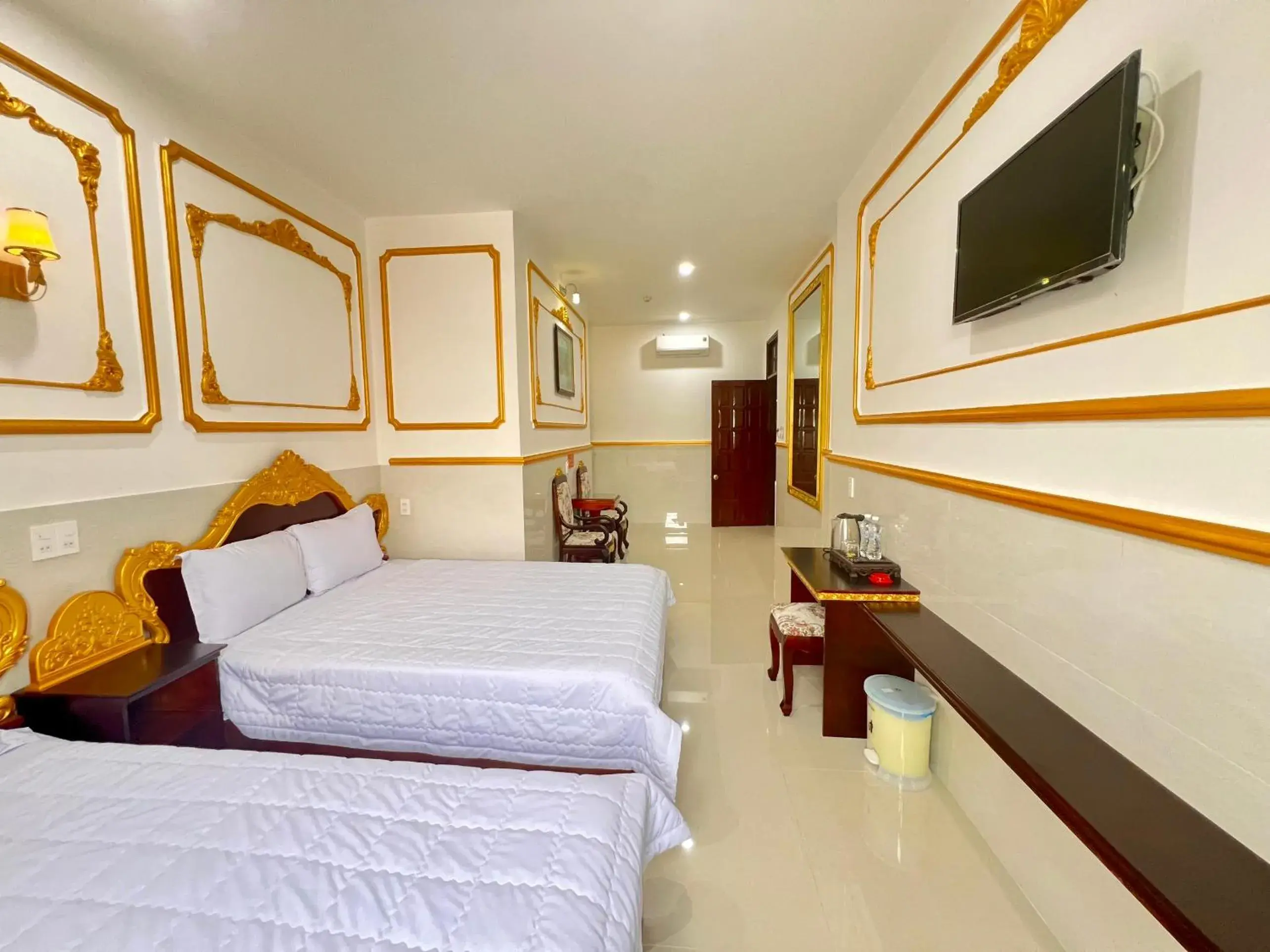 Deluxe Queen Room with Two Queen Beds in King Hotel Quang Ngai Deluxe Queen Room with Two Queen Beds in King Hotel Quang Ngai