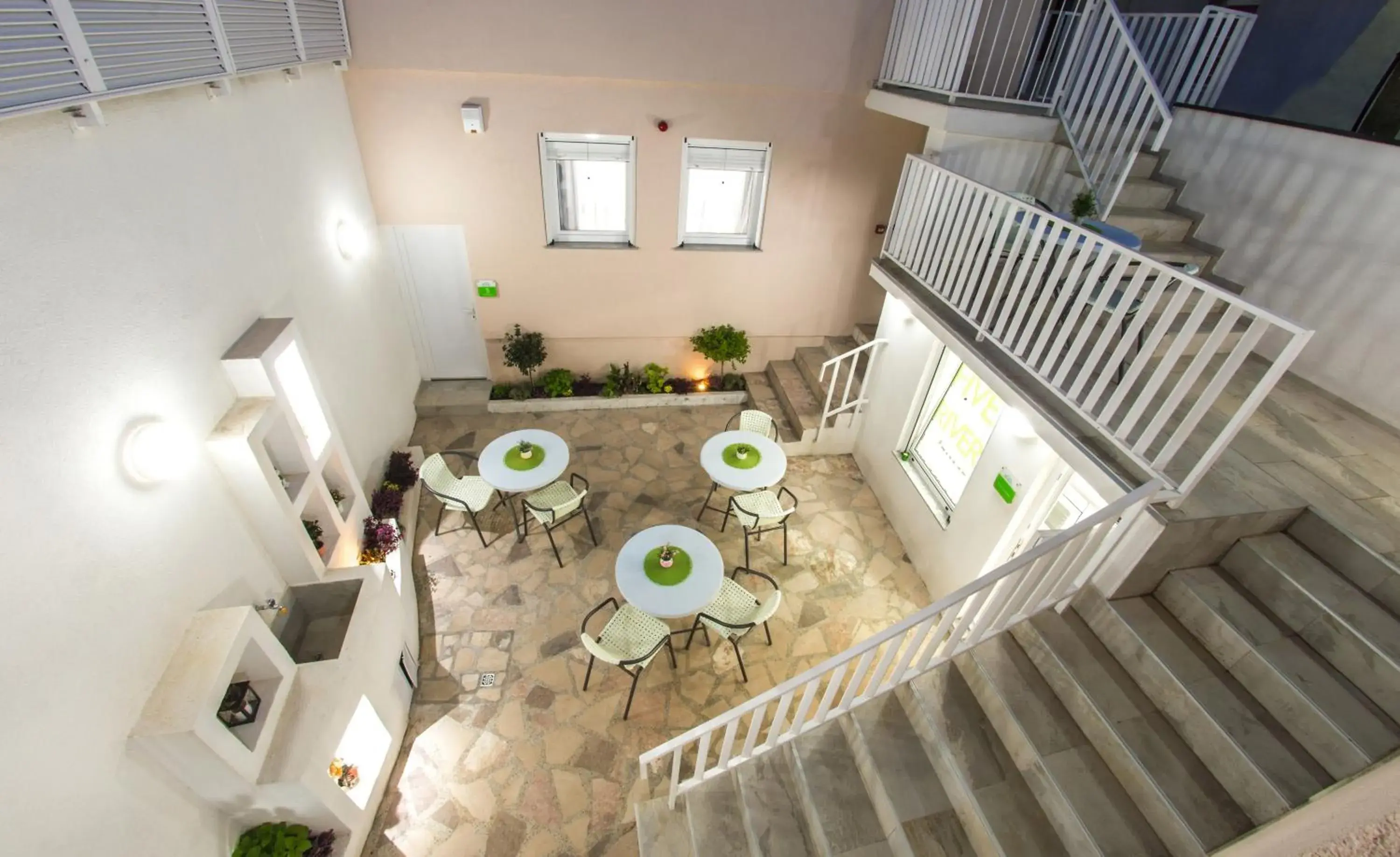 Deluxe Queen Room in Five Rivers Rooms Deluxe Queen Room in Five Rivers Rooms