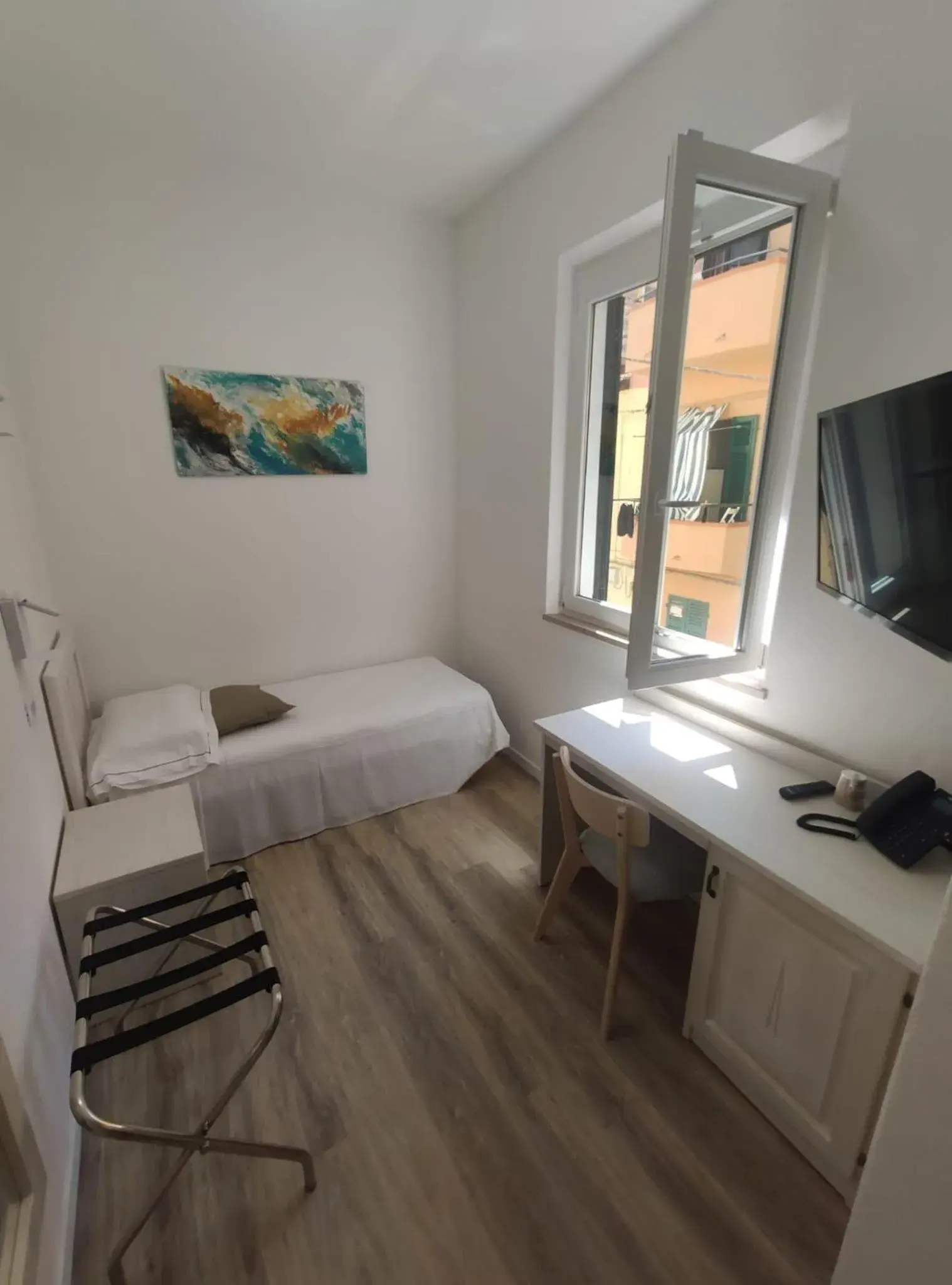 Standard Single Room - single occupancy in Hotel Week End Standard Single Room - single occupancy in Hotel Week End