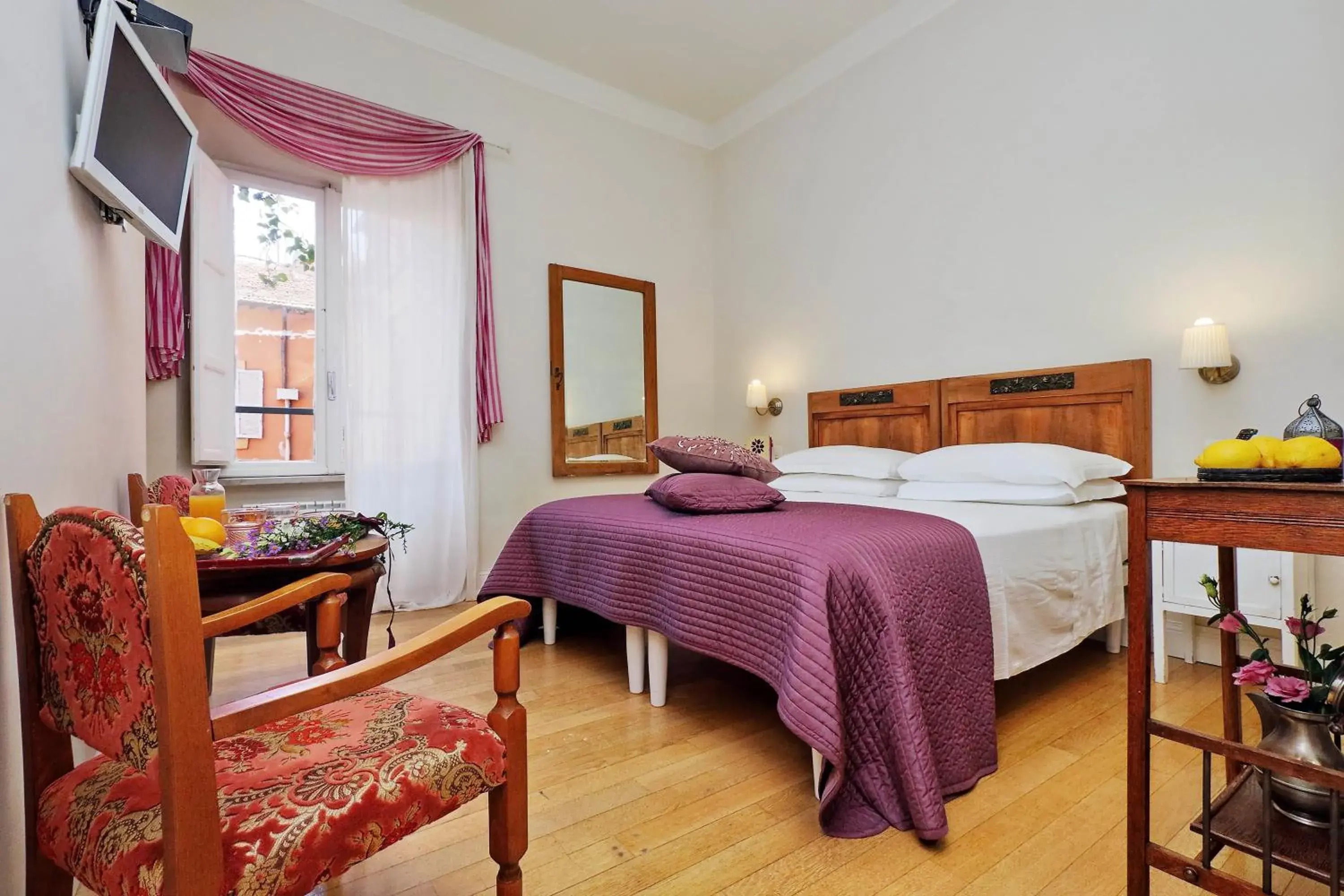 Triple Room in Guest House Amaranto Romano Triple Room in Guest House Amaranto Romano