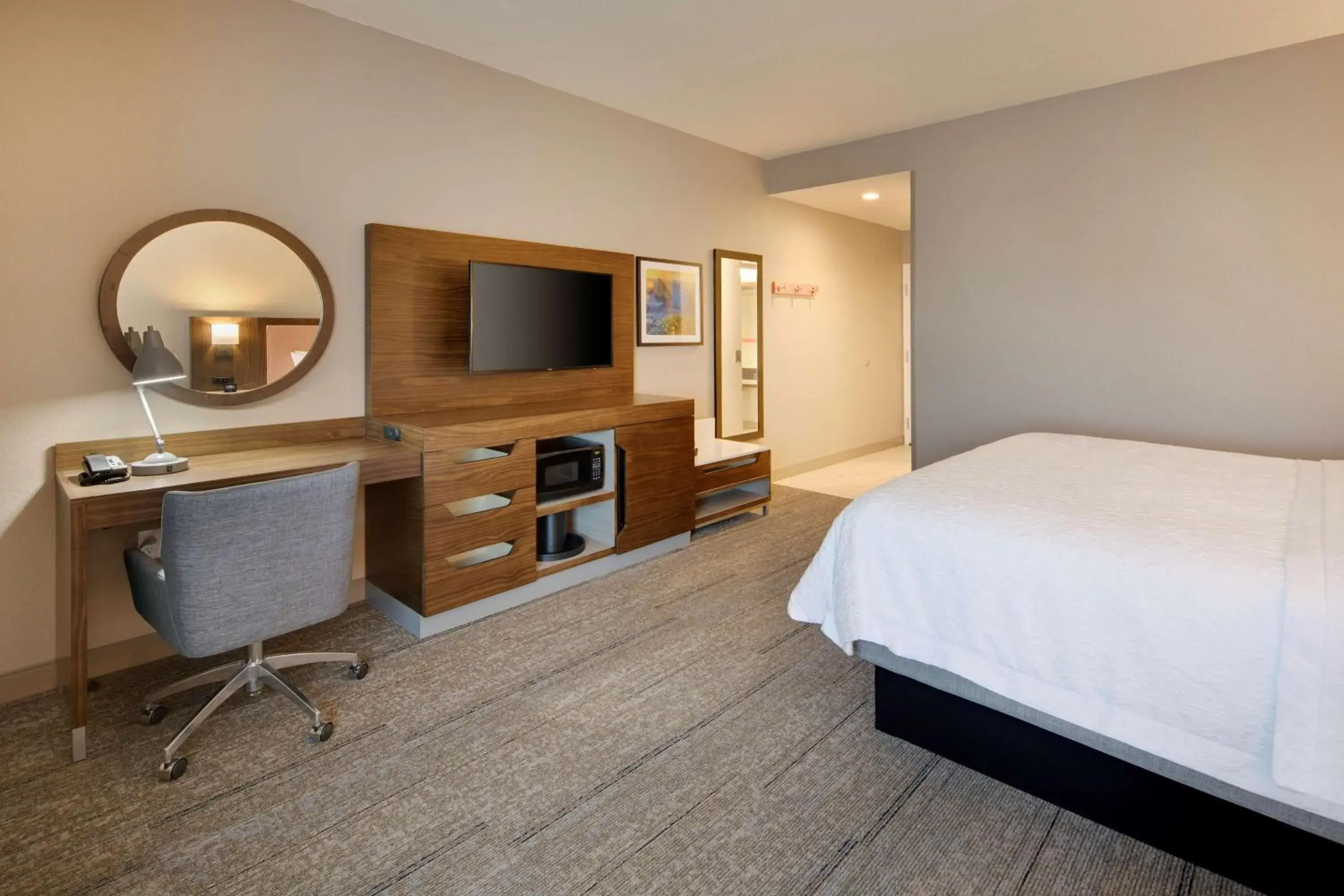 King Room - Hearing Access/Non-Smoking in Hampton Inn Santa Cruz West, Ca King Room - Hearing Access/Non-Smoking in Hampton Inn Santa Cruz West, Ca