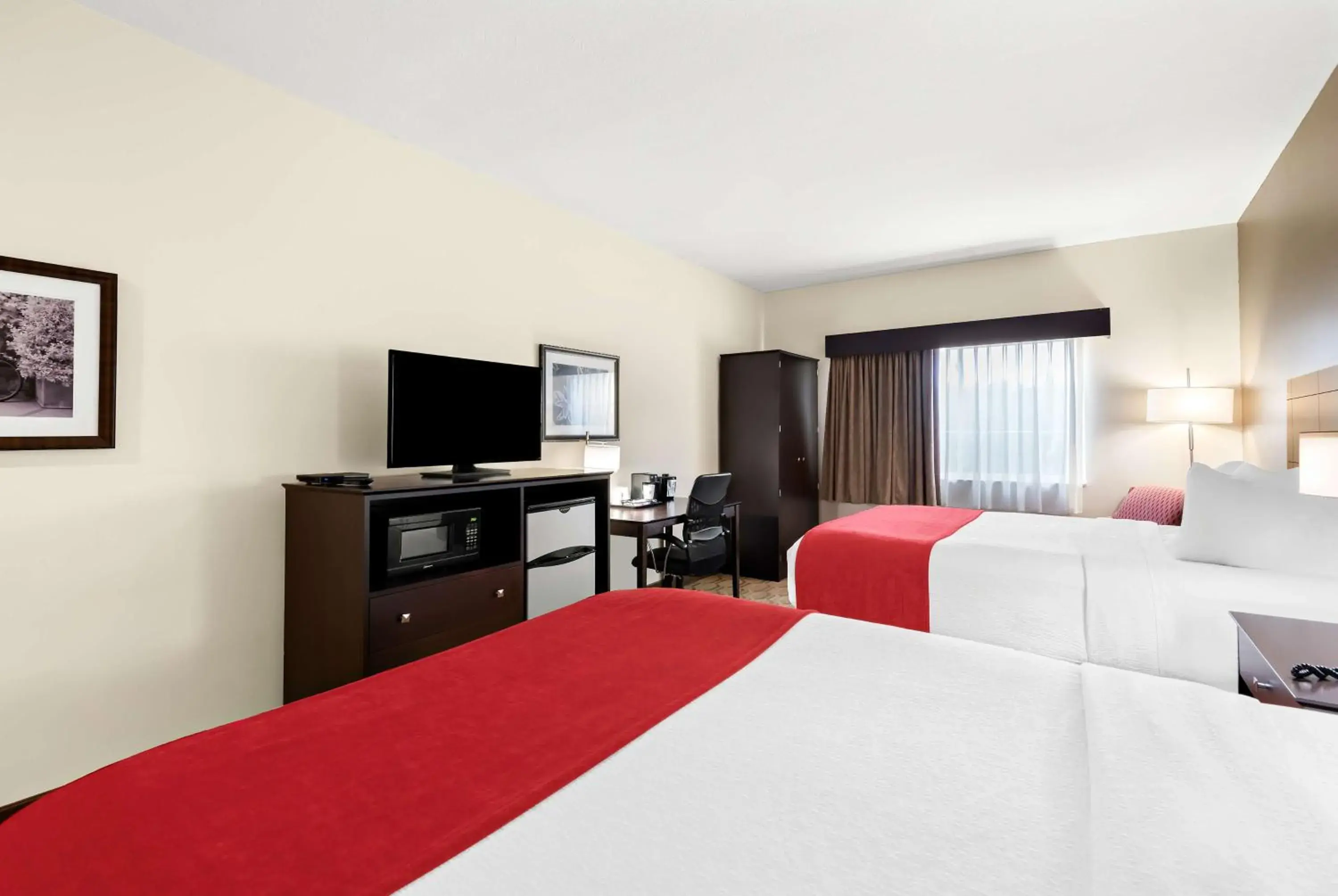 Queen Room with Two Queen Beds and Roll-In Shower - Disability Access in Best Western Palmyra Inn & Suites Queen Room with Two Queen Beds and Roll-In Shower - Disability Access in Best Western Palmyra Inn & Suites