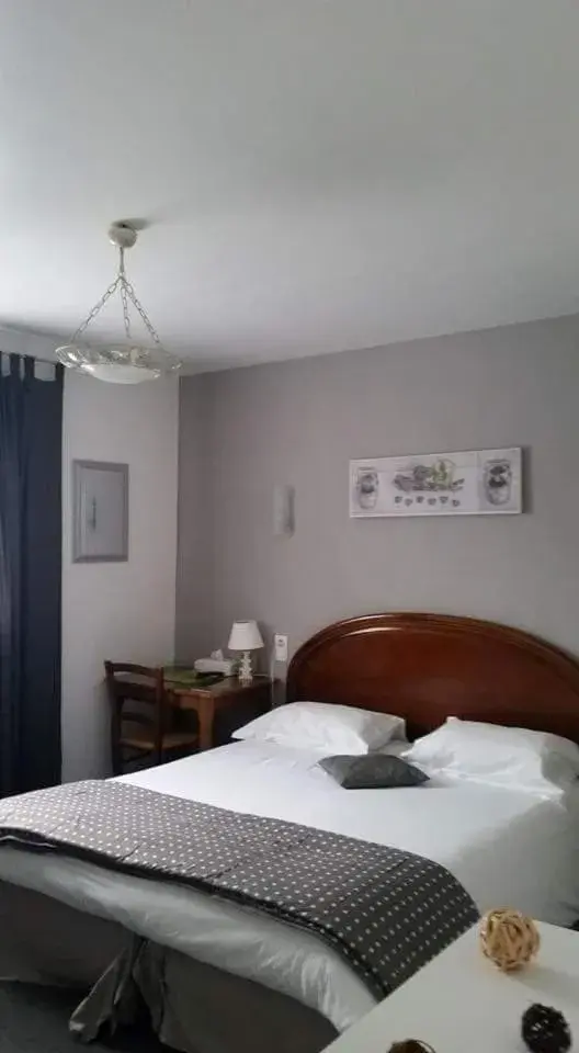 Triple Room in Le Petit Manoir Hotel Provence Triple Room in Le Petit Manoir Hotel Provence