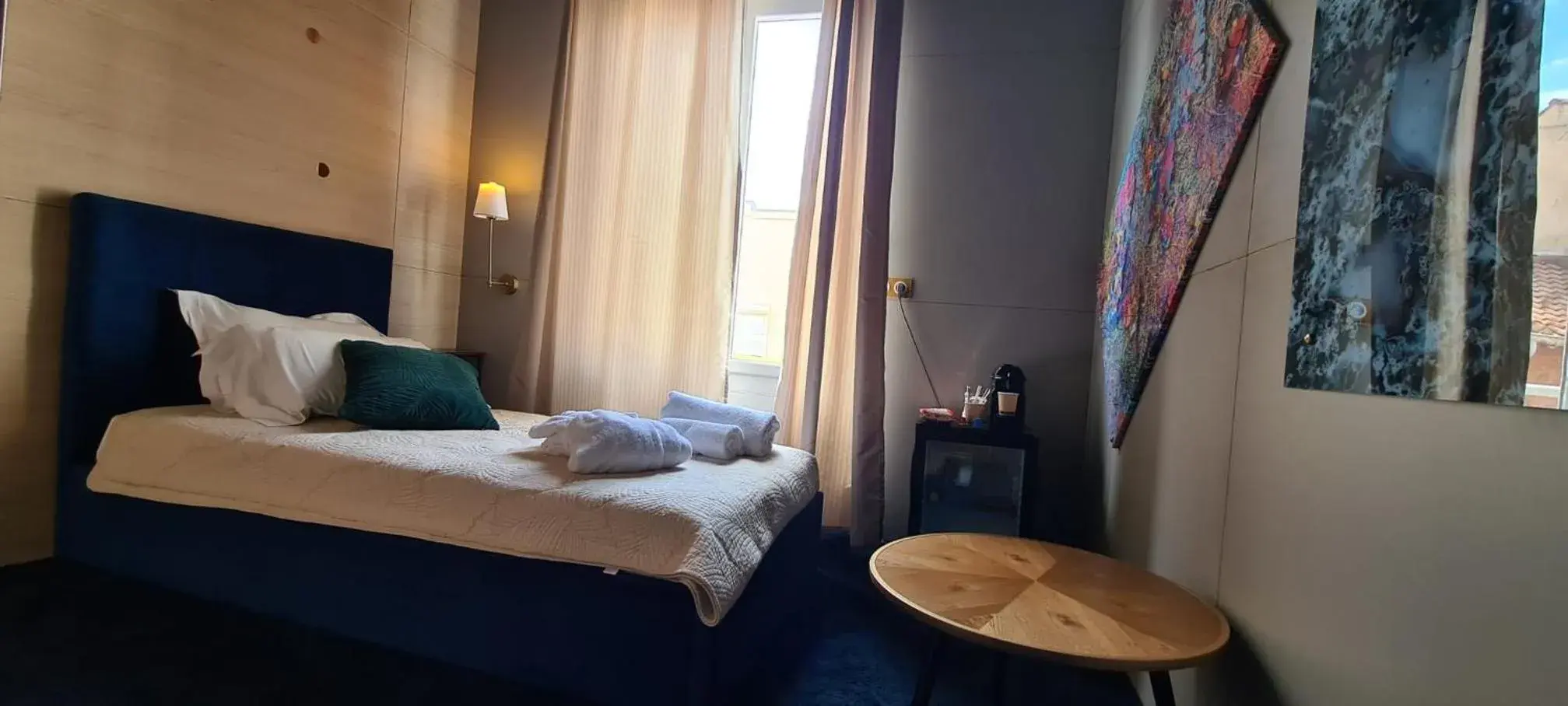 Twin Room with City View in Hôtel les 4 éléments Twin Room with City View in Hôtel les 4 éléments