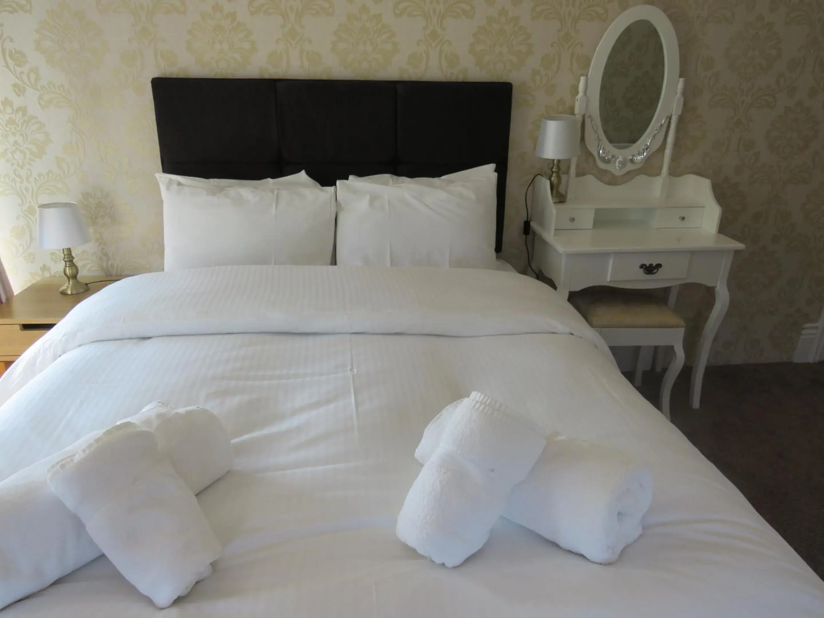 Small Double Room in The Queens Arms Hotel Acomb Small Double Room in The Queens Arms Hotel Acomb
