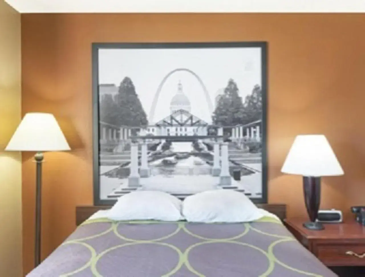 Queen Room - Disability Access/Non-Smoking in Super 8 by Wyndham Poplar Bluff Missouri Queen Room - Disability Access/Non-Smoking in Super 8 by Wyndham Poplar Bluff Missouri