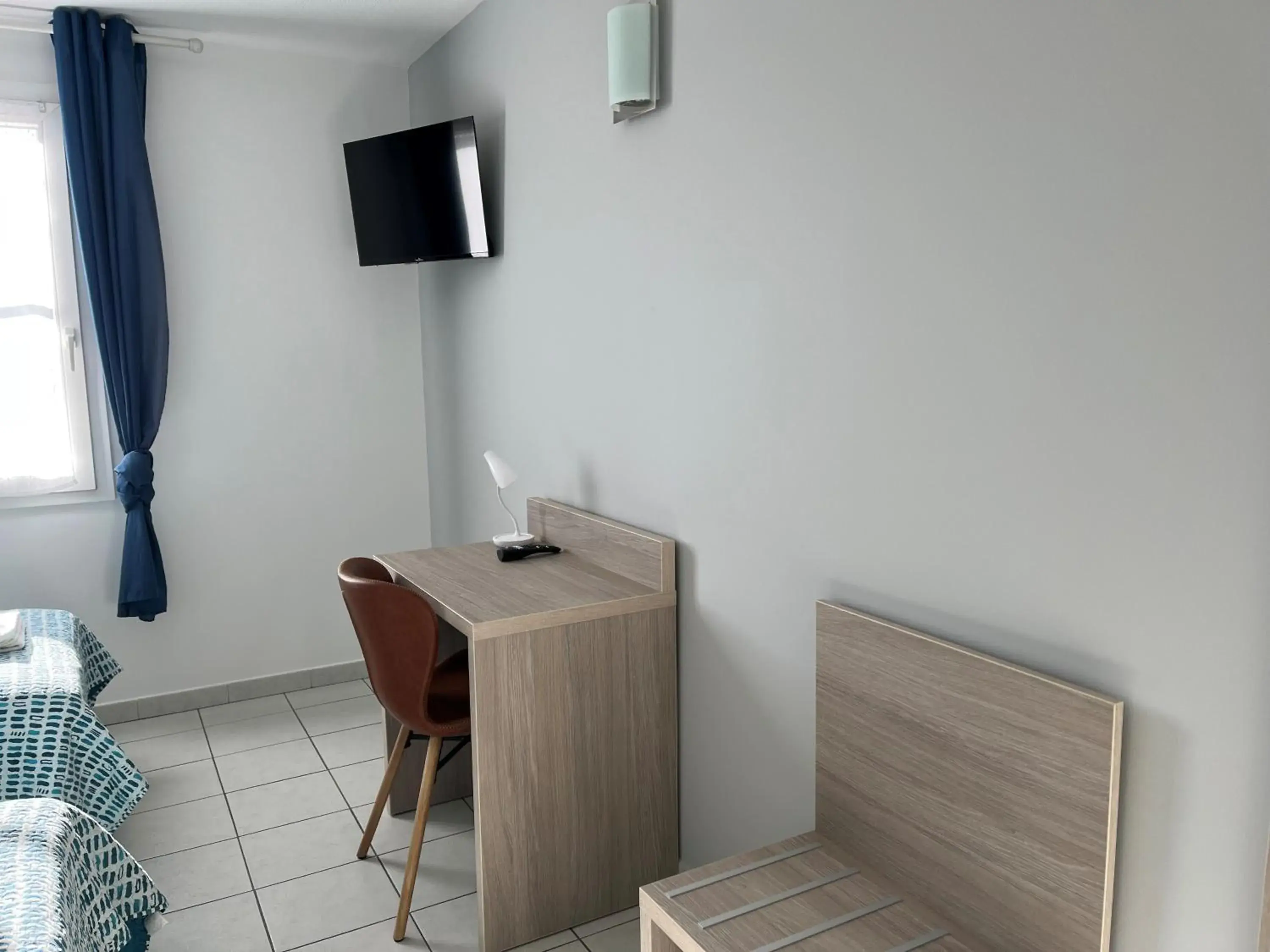 Standard Twin Room in Hôtel Les Arcades Standard Twin Room in Hôtel Les Arcades