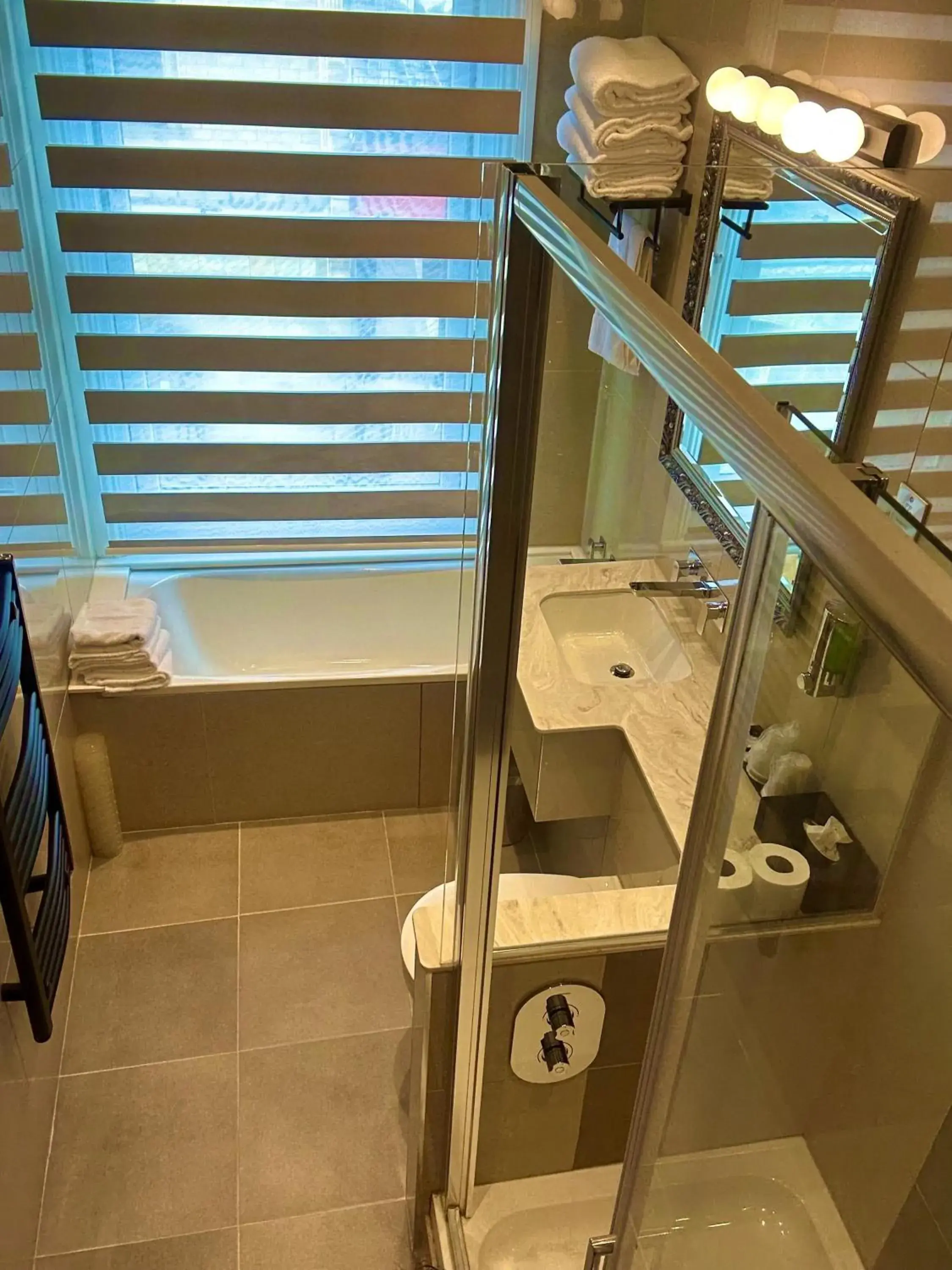 Deluxe Family Room - single occupancy in Prom Hotel Deluxe Family Room - single occupancy in Prom Hotel