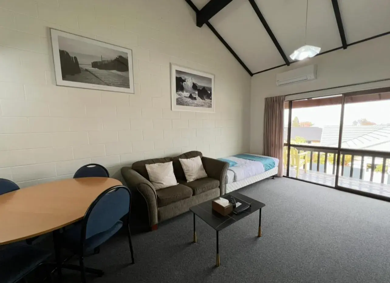 Two-Bedroom Apartment with Balcony in Mountain View Motel Two-Bedroom Apartment with Balcony in Mountain View Motel