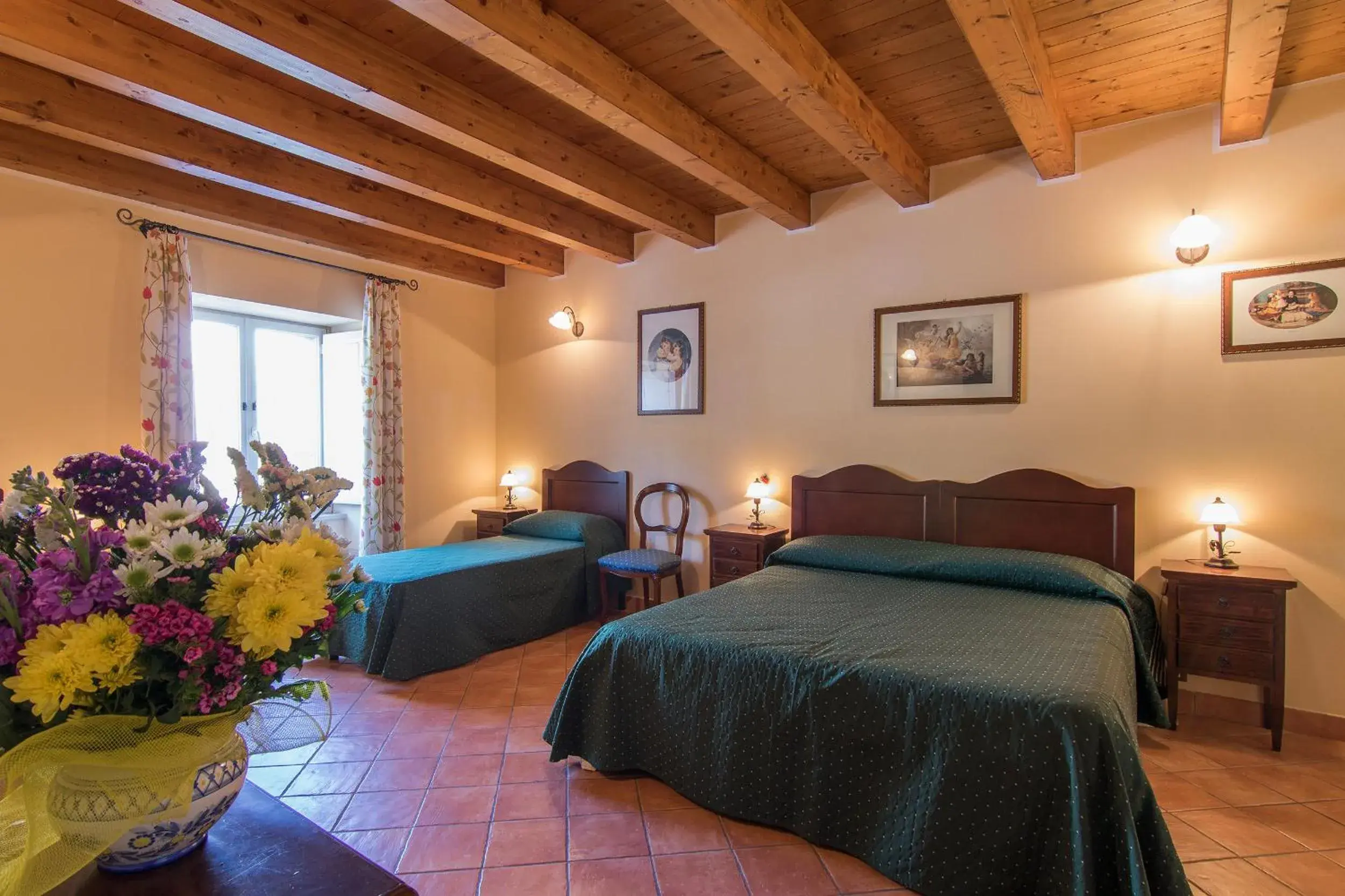 Superior Quadruple Room in Apollo B&B Superior Quadruple Room in Apollo B&B