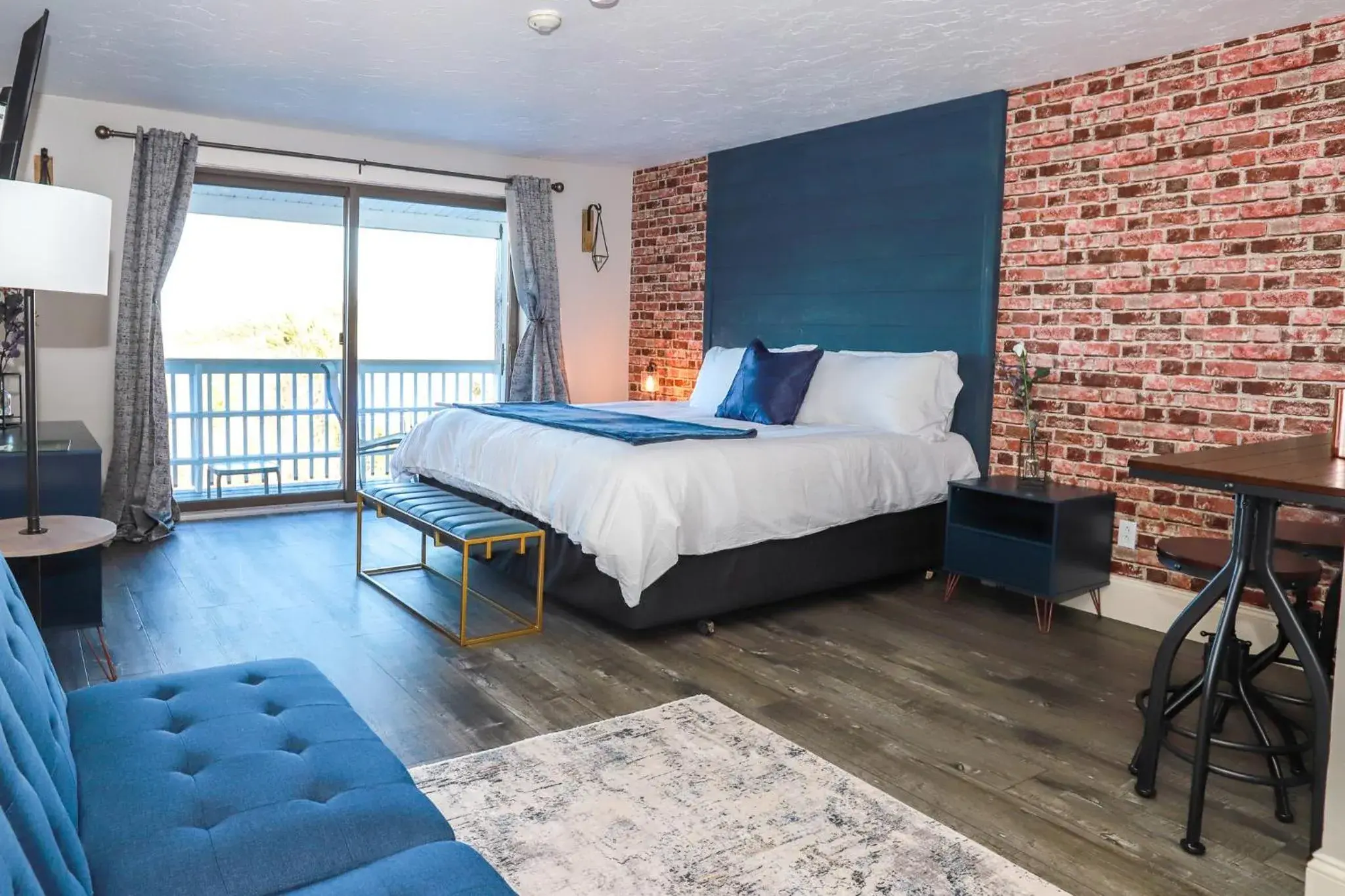 King Room with Balcony in Gunstock Inn & Suites King Room with Balcony in Gunstock Inn & Suites