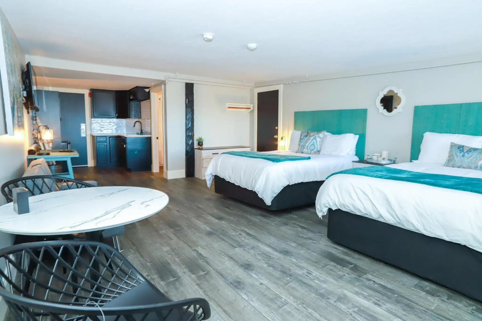 Deluxe Queen Suite in Gunstock Inn & Suites Deluxe Queen Suite in Gunstock Inn & Suites