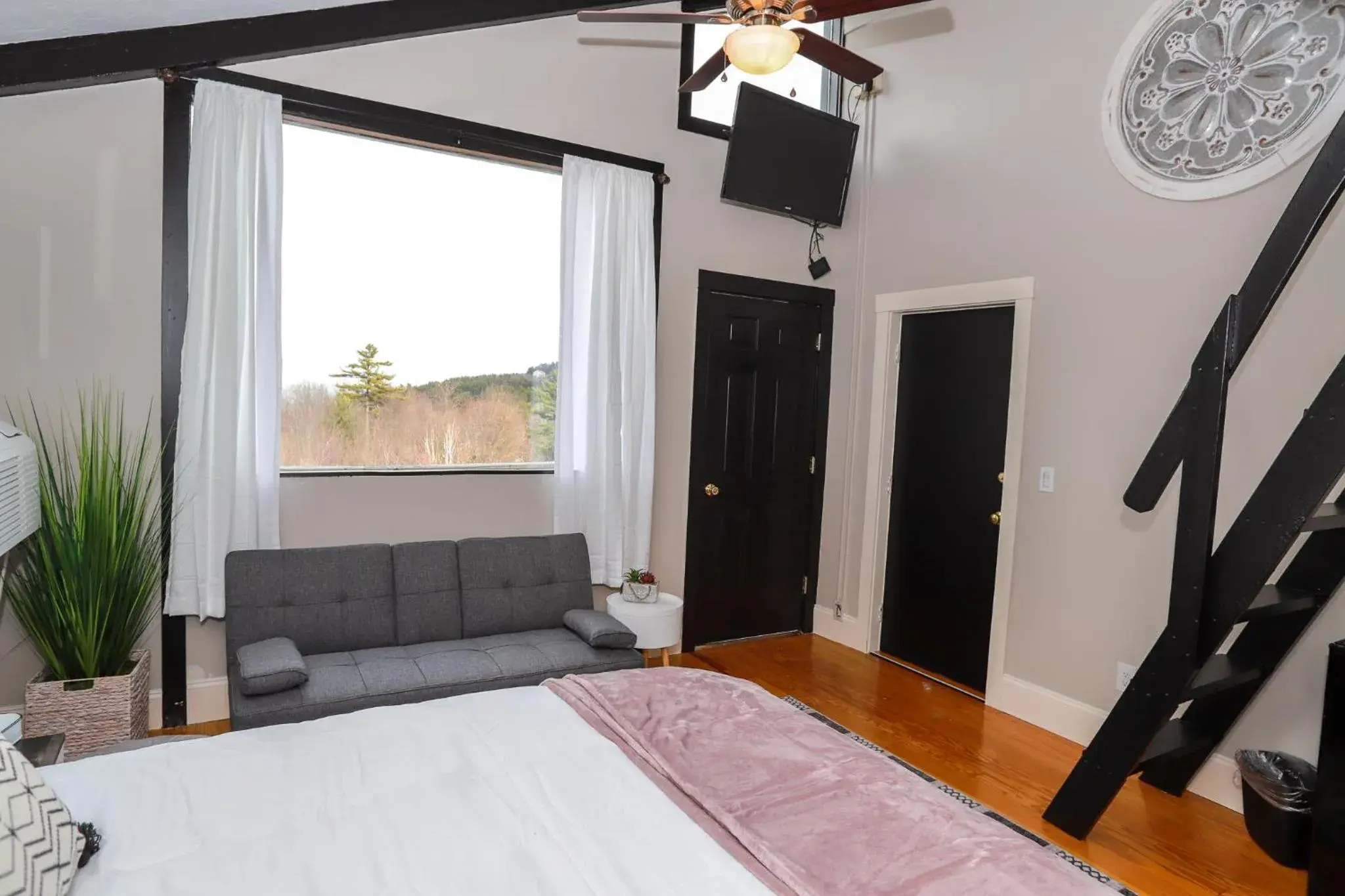 Family Room with Balcony in Gunstock Inn & Suites Family Room with Balcony in Gunstock Inn & Suites