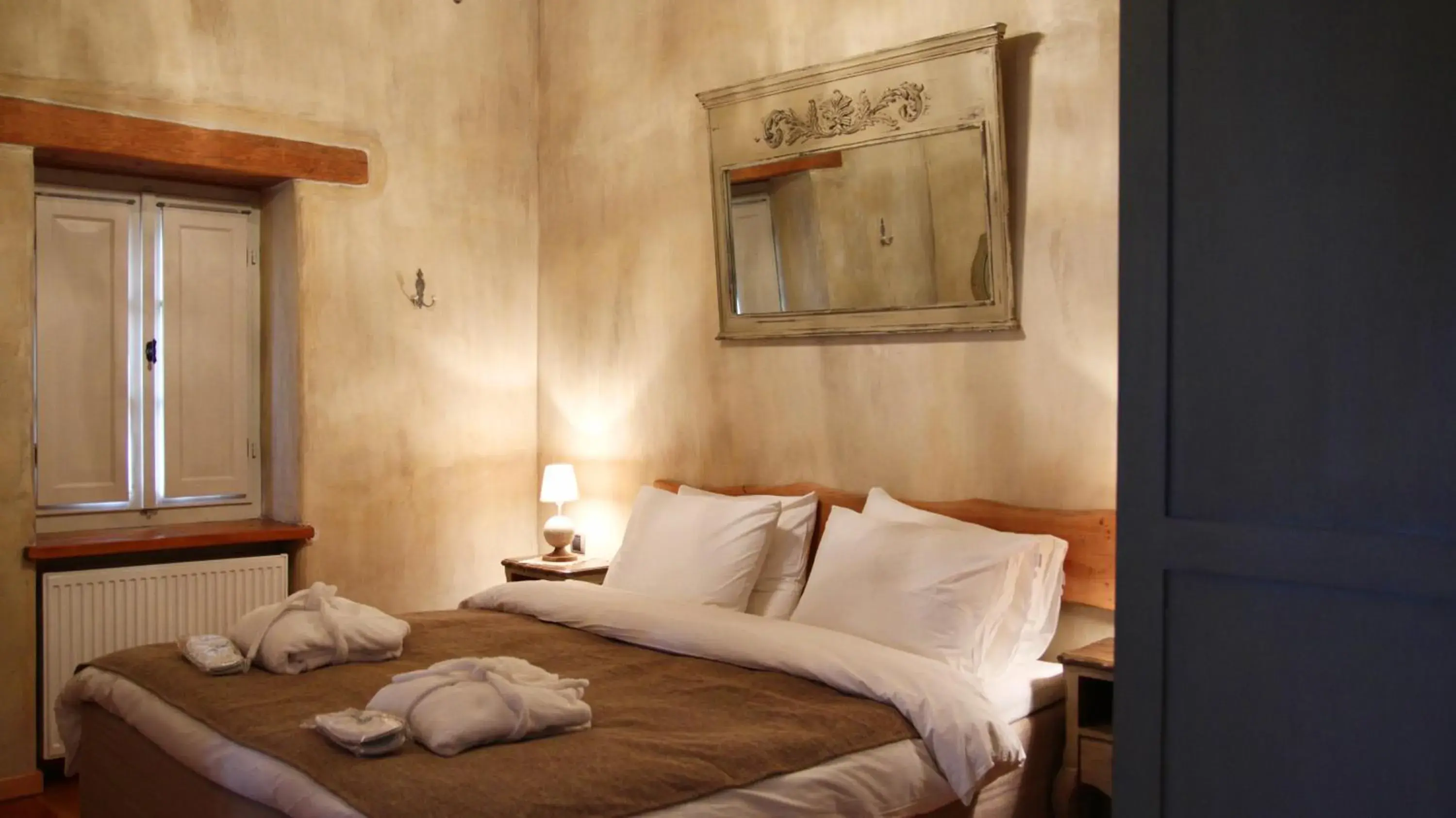 Deluxe Apartment with Fireplace (2 Adults) in Artsistas Houses Deluxe Apartment with Fireplace (2 Adults) in Artsistas Houses