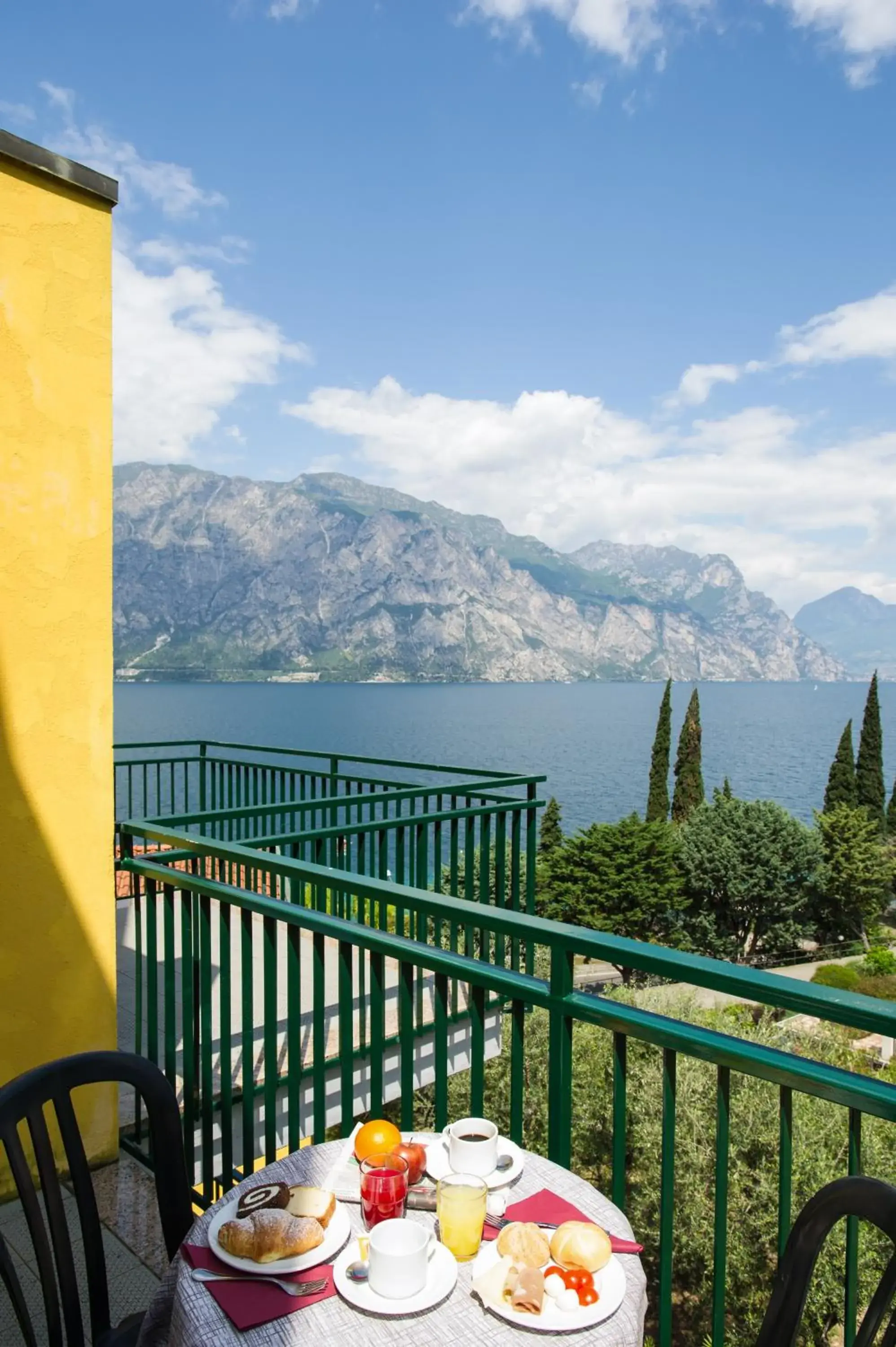 Double or Twin Room with Lake View in Hotel Sole Malcesine Double or Twin Room with Lake View in Hotel Sole Malcesine