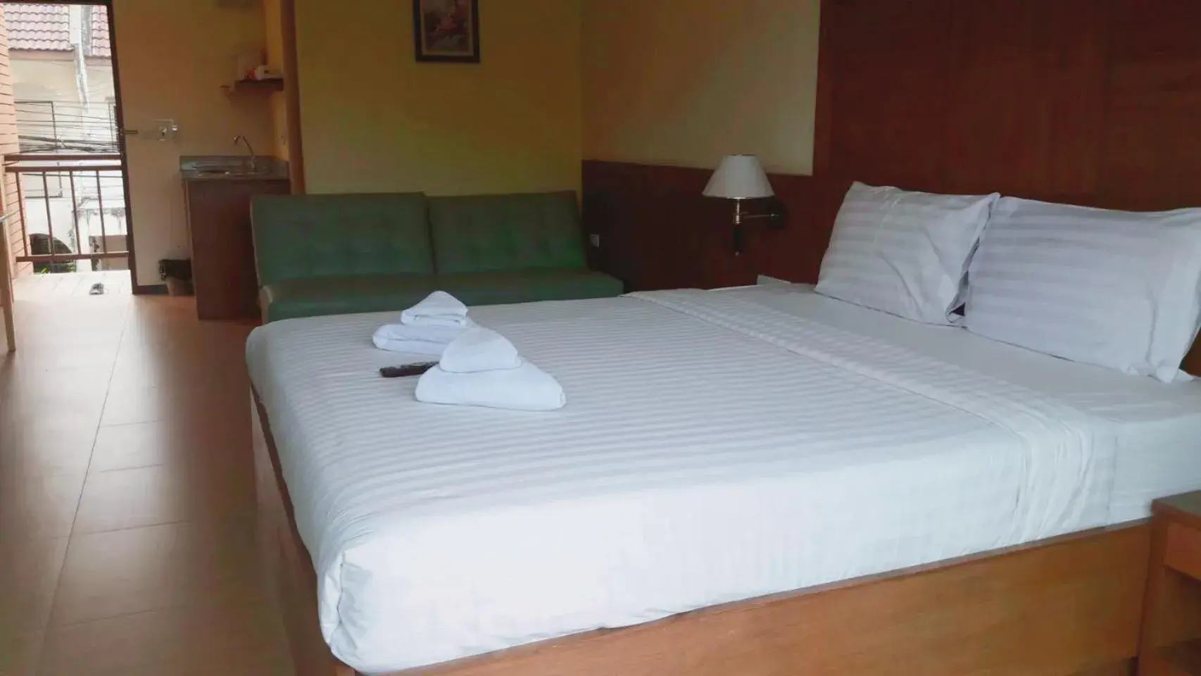 Deluxe Double Room with Balcony in The Icon Place 2 @ Nurn Plub Wan Deluxe Double Room with Balcony in The Icon Place 2 @ Nurn Plub Wan