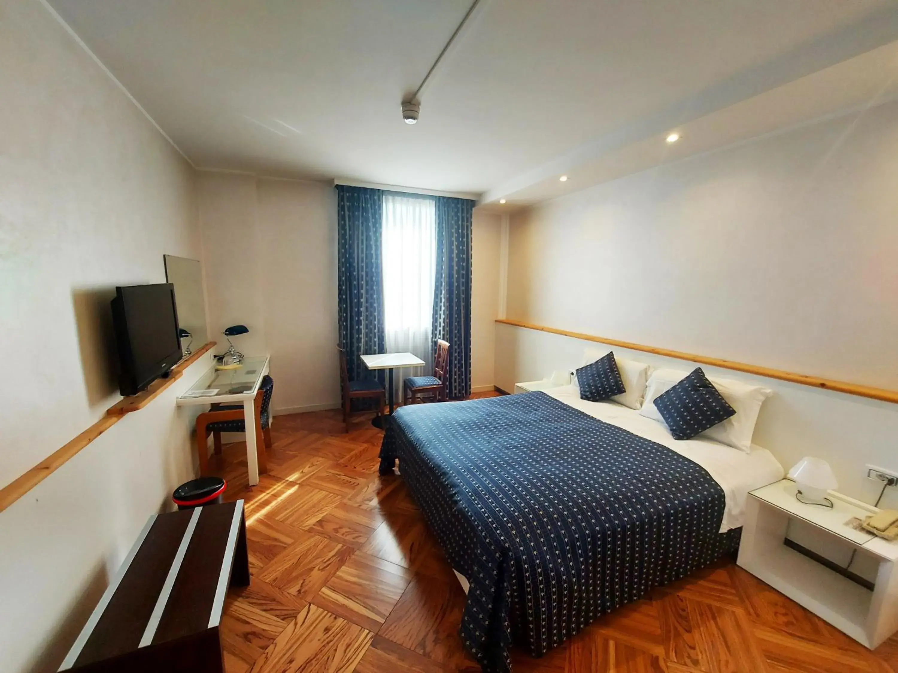 Superior Double or Twin Room in Hotel Posta 77 Superior Double or Twin Room in Hotel Posta 77