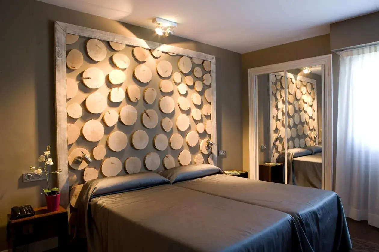 Twin Room in Hotel Salbatoreh Twin Room in Hotel Salbatoreh